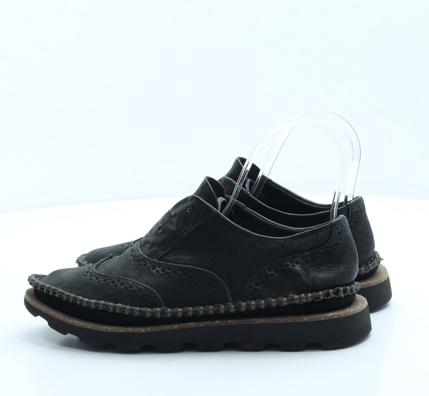 Clarks Womens Black Leather Flat UK 4 37 - Brogue style