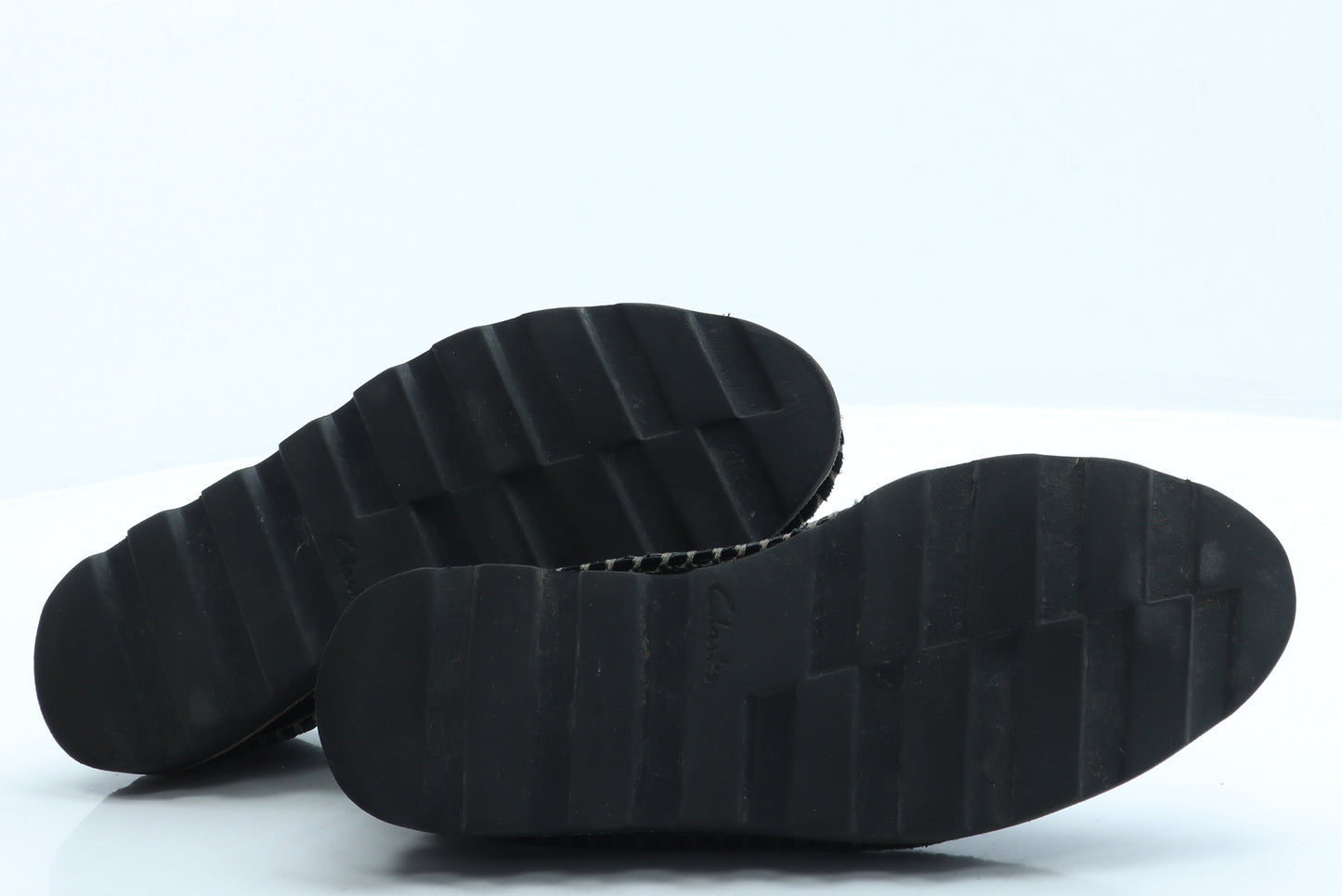 Clarks Womens Black Leather Flat UK 4 37 - Brogue style