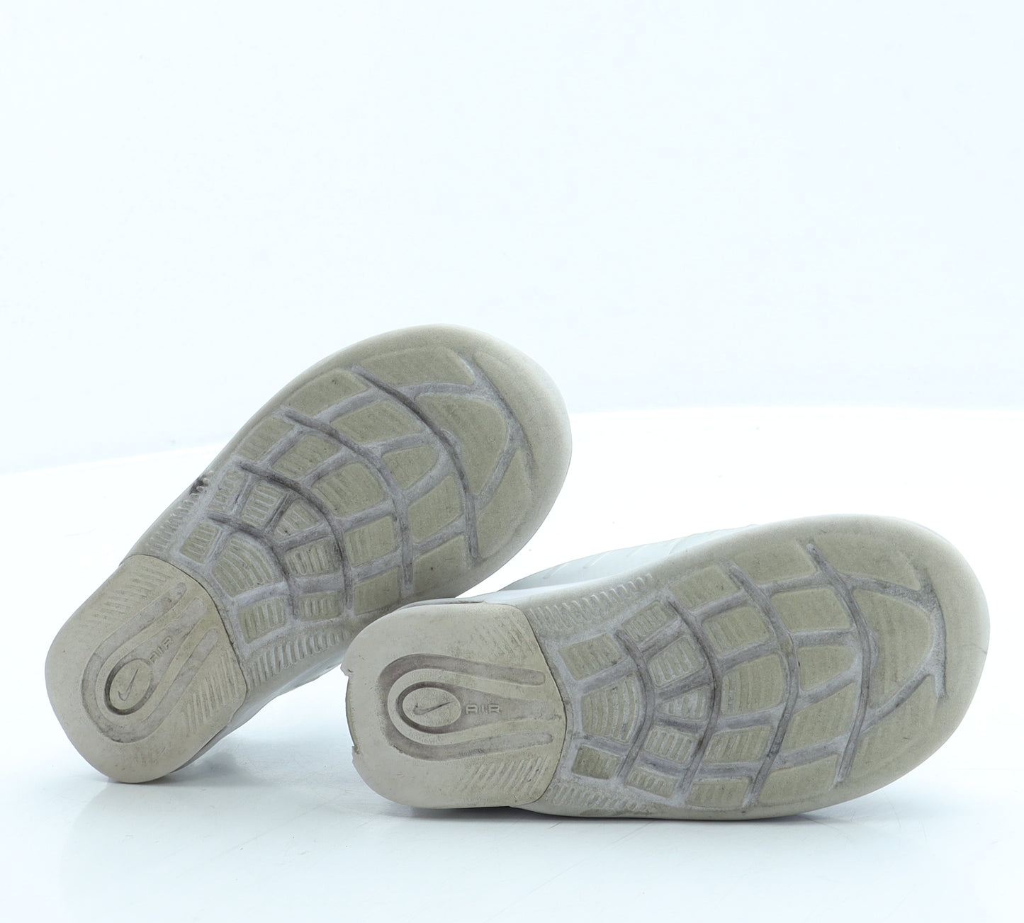 Nike Boys White Polyester Trainer UK 7.5 25