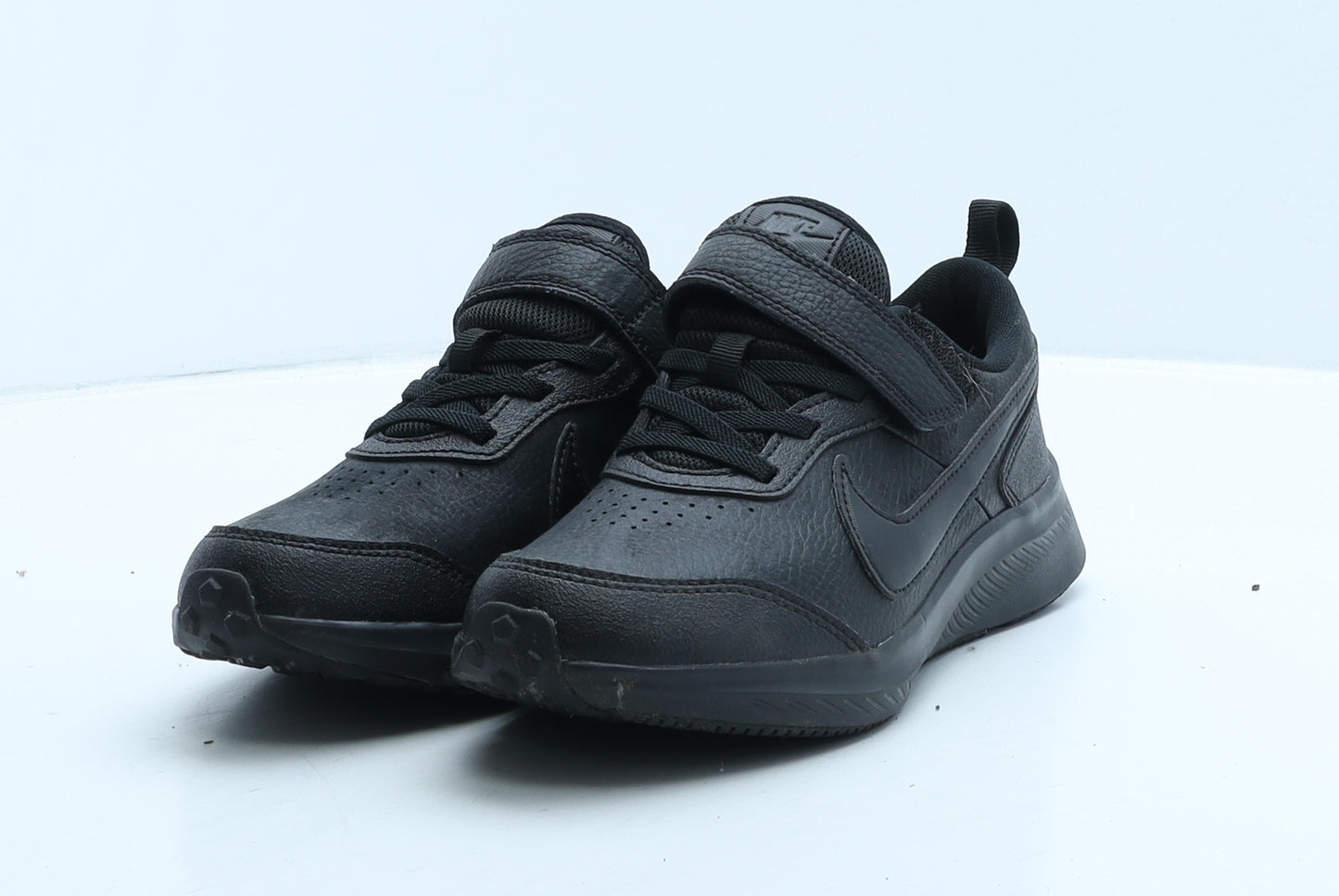 Nike Boys Black Leather Trainer UK 2 34