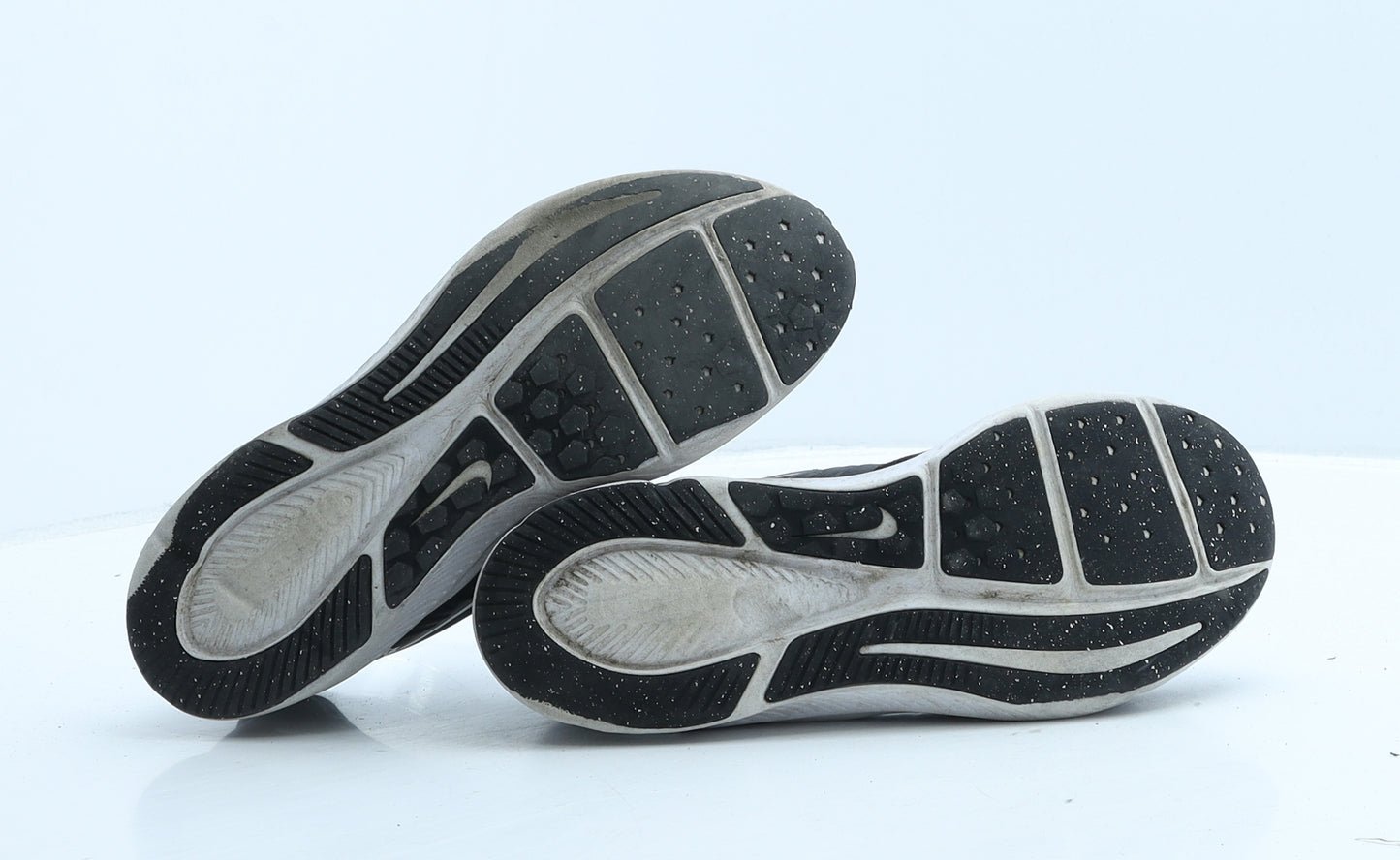 Nike Boys Black Fabric Trainer UK 2 34