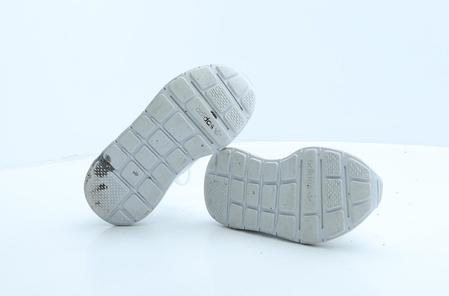 adidas Girls White Striped Fabric Trainer UK 11 30