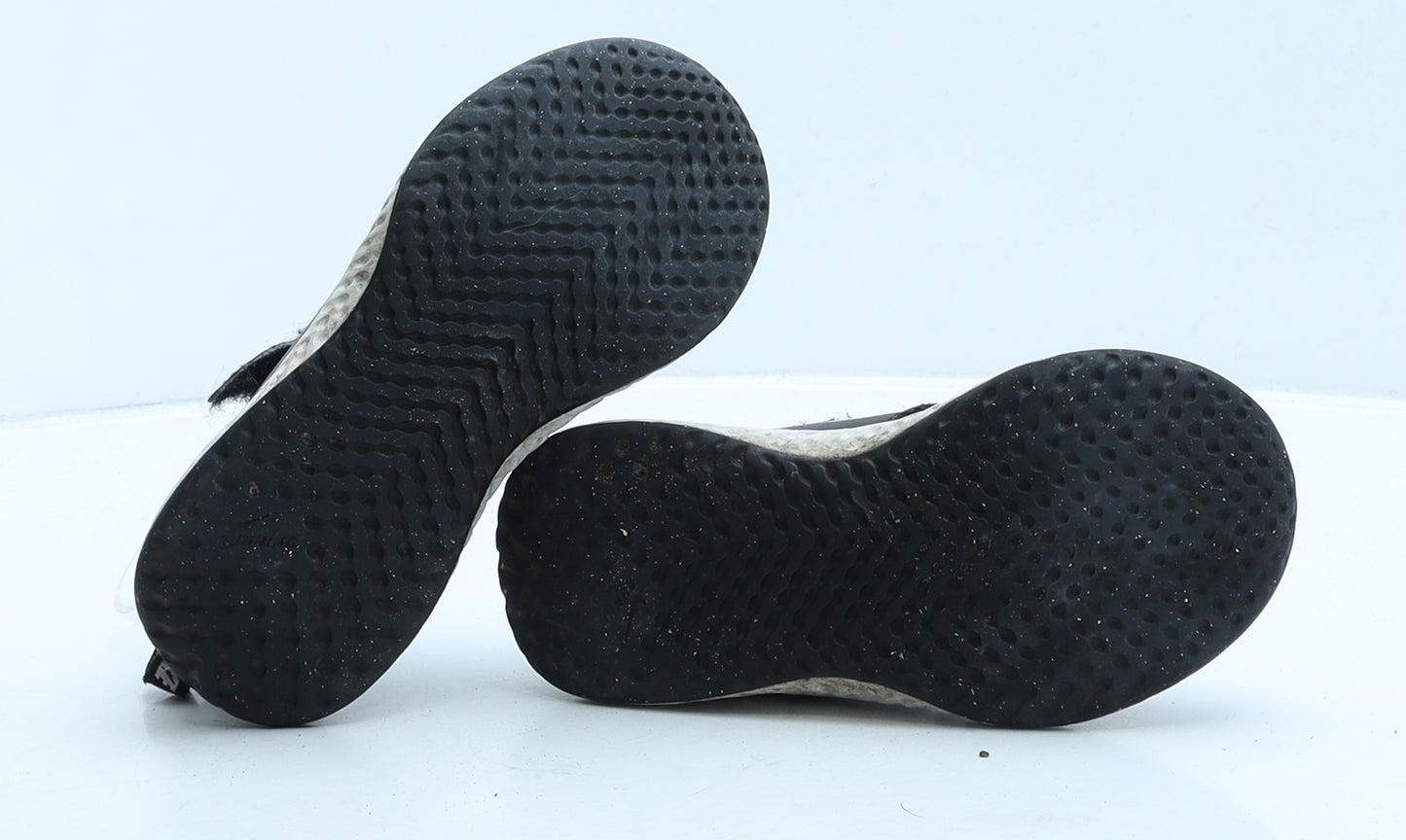 Nike Boys Black Fabric Trainer UK 10 27
