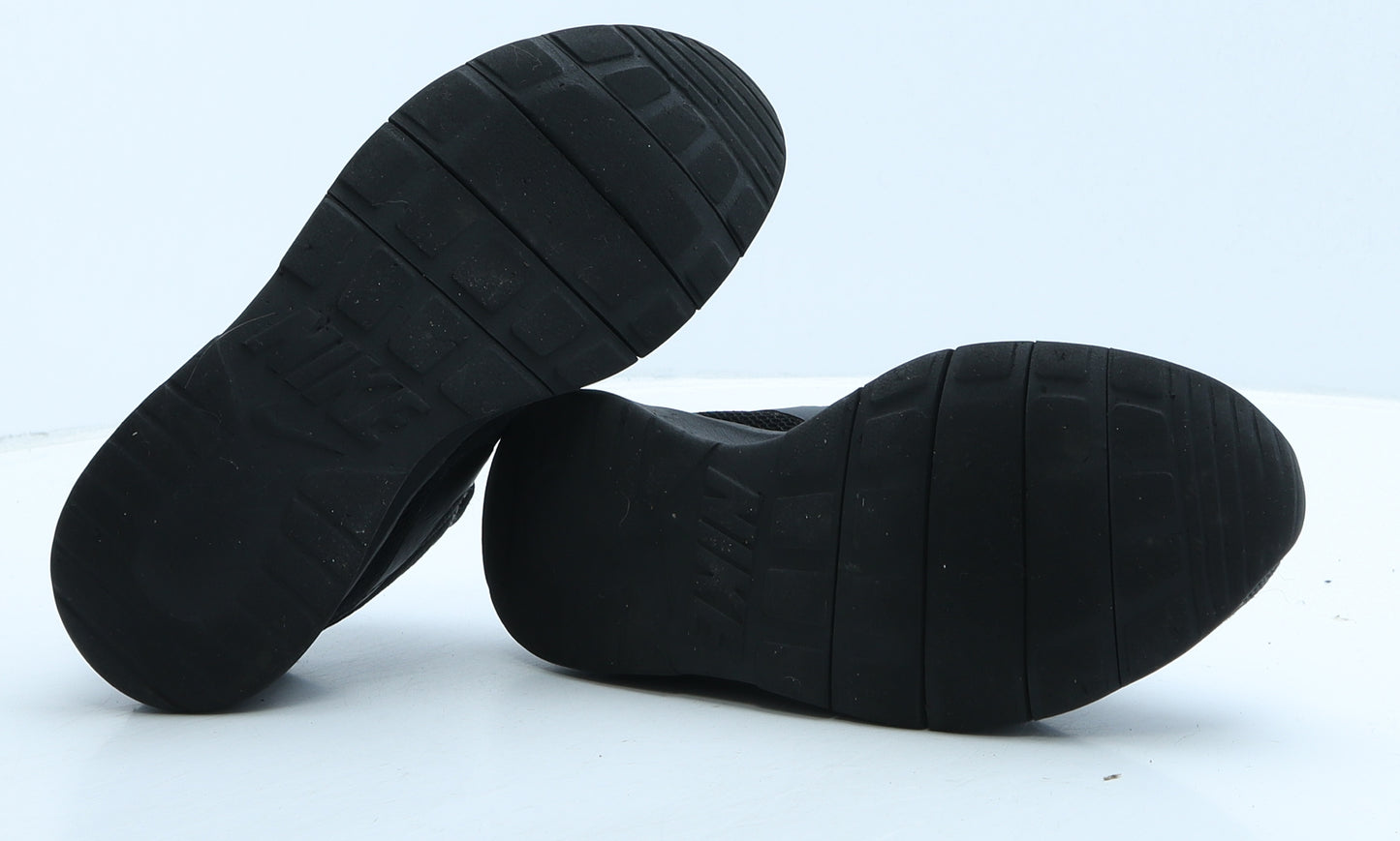 Nike Boys Black Fabric Trainer UK 5 38