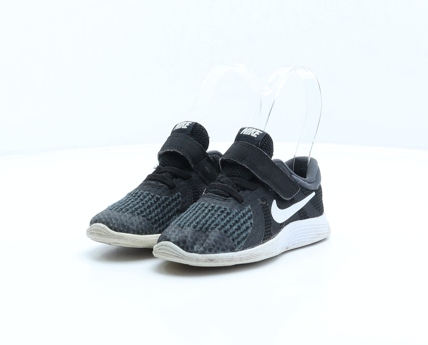 Nike Boys Black Geometric Synthetic Trainer UK 8.5 26