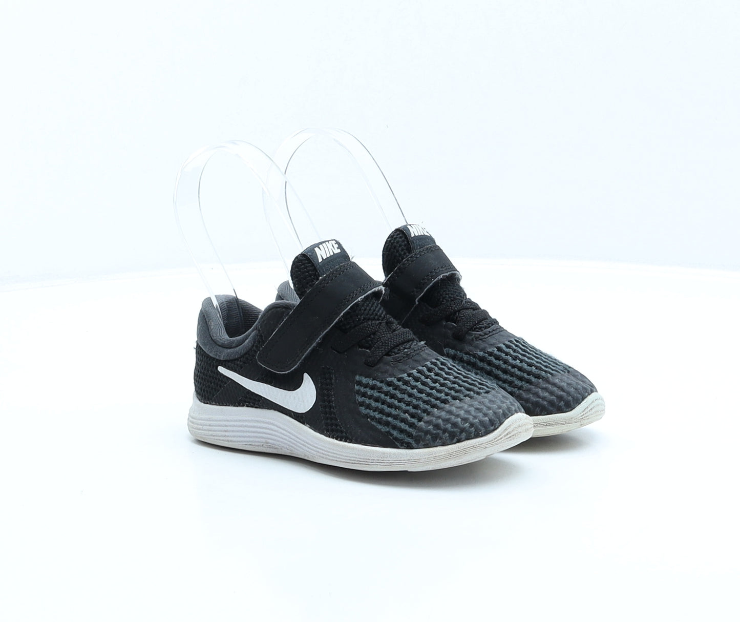 Nike Boys Black Geometric Synthetic Trainer UK 8.5 26