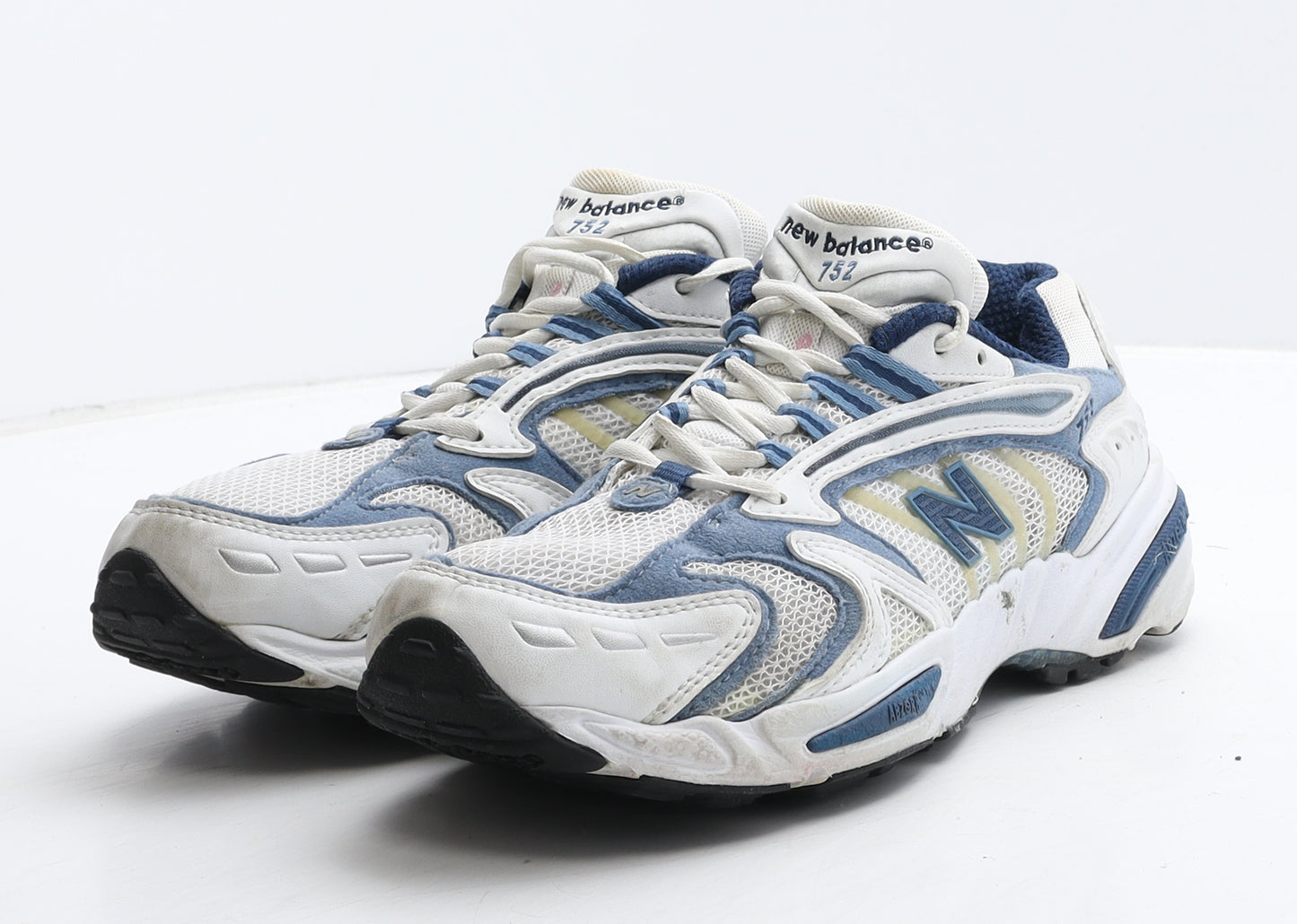 New Balance Womens White Geometric Fabric Trainer UK 7 40.5 - 752