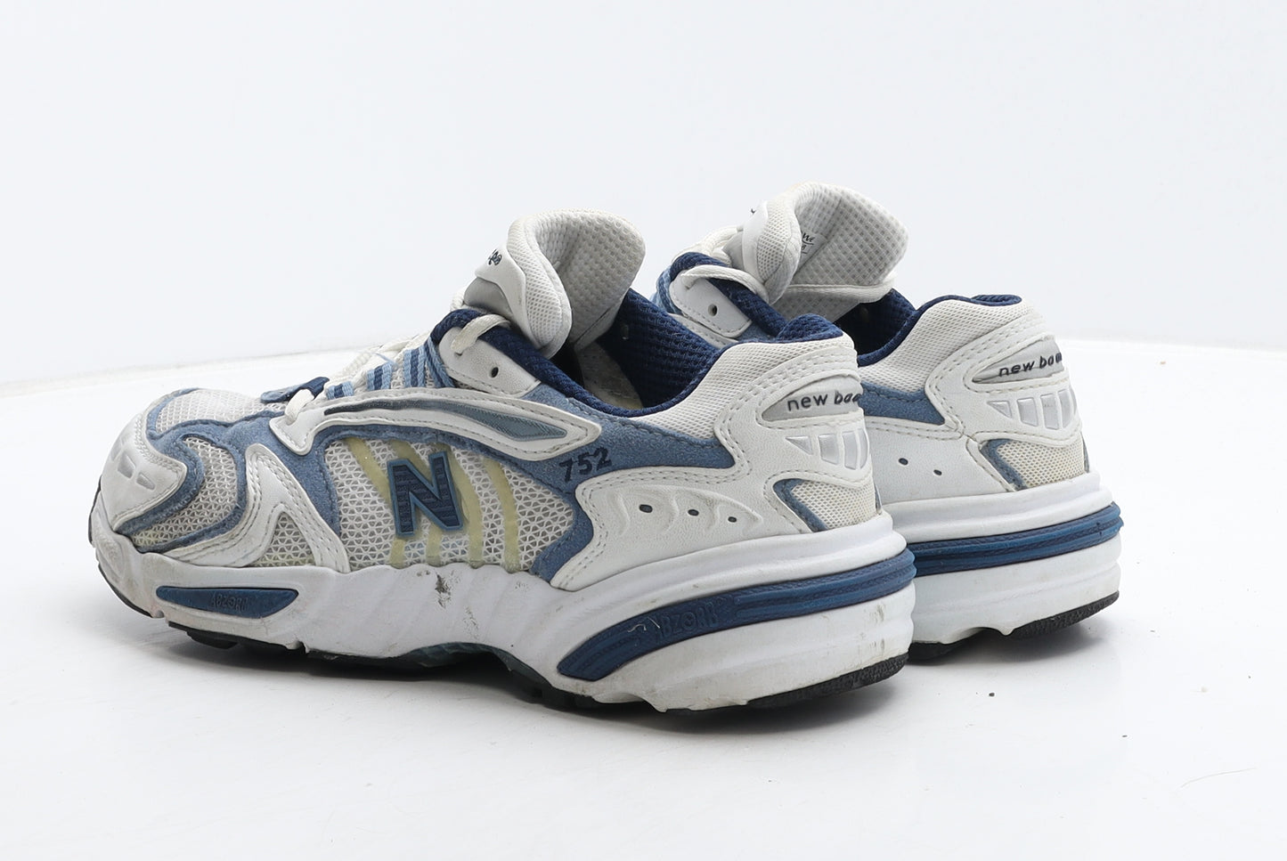 New Balance Womens White Geometric Fabric Trainer UK 7 40.5 - 752