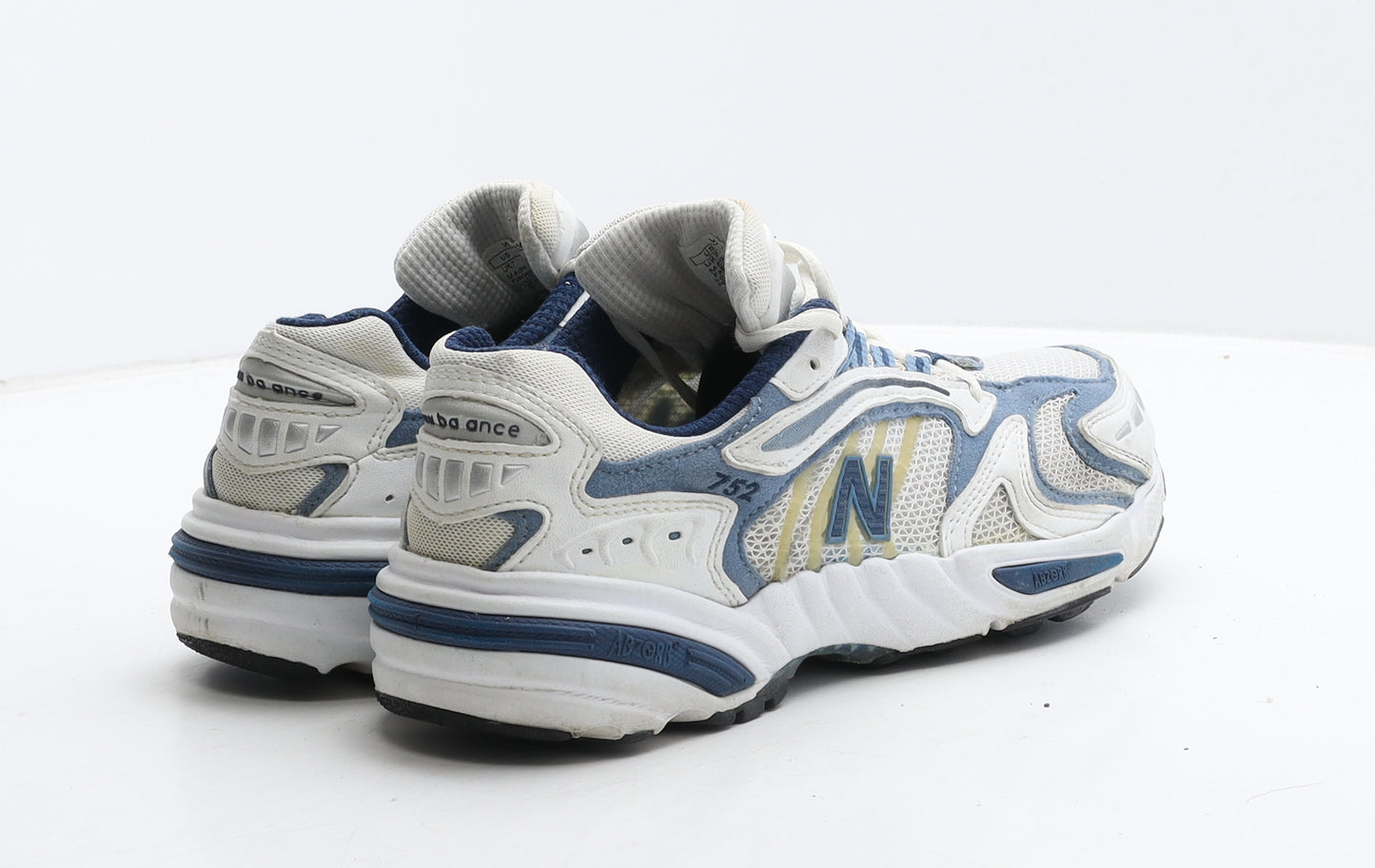 New Balance Womens White Geometric Fabric Trainer UK 7 40.5 - 752