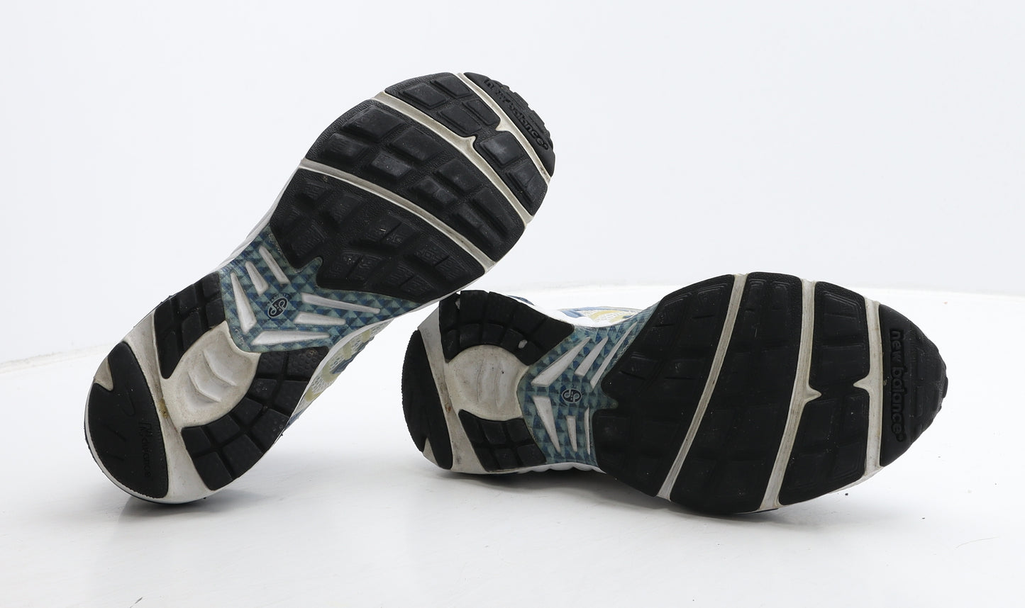 New Balance Womens White Geometric Fabric Trainer UK 7 40.5 - 752