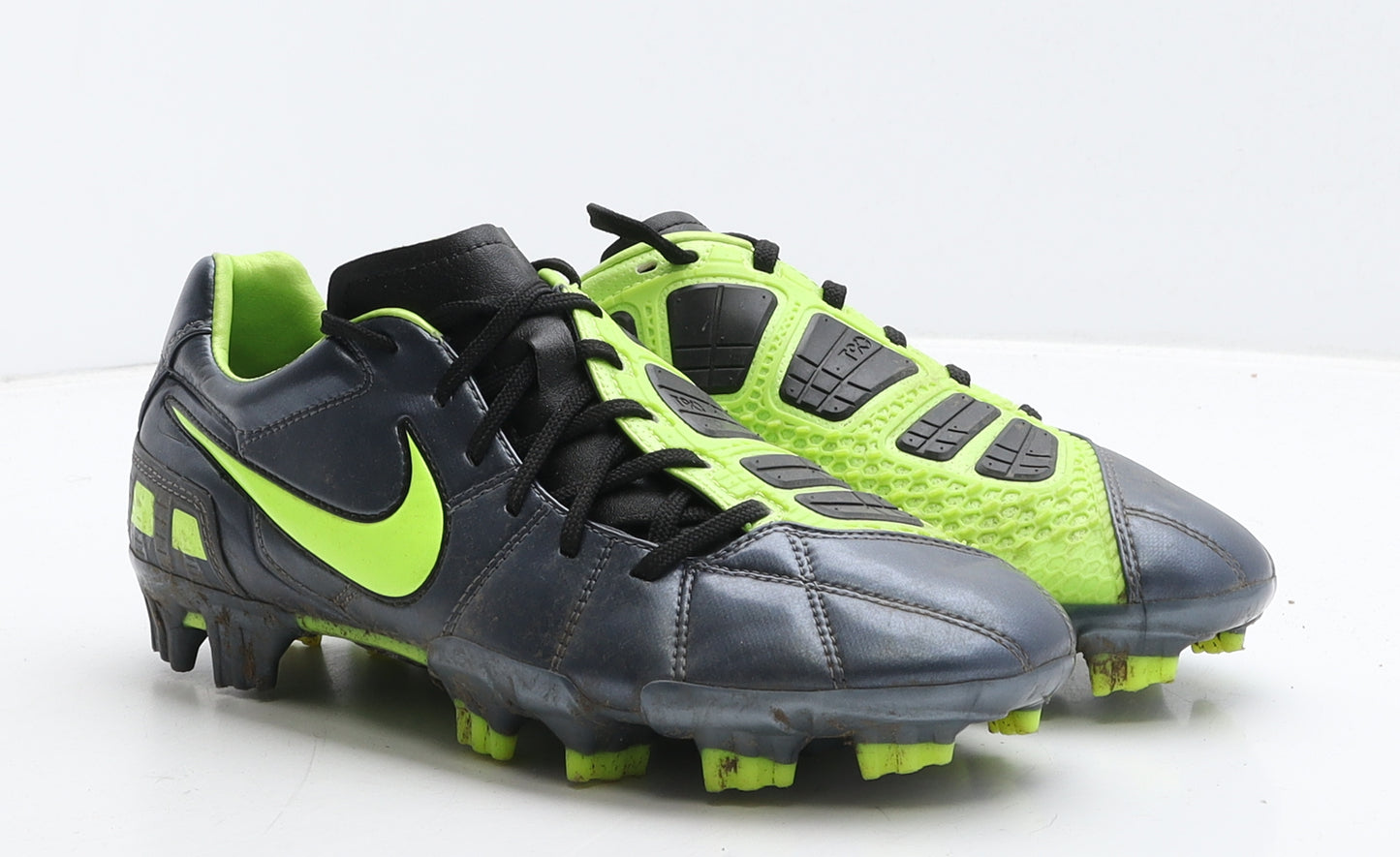 Nike Boys Grey Colourblock Leather Trainer UK 6 39 - Football boots