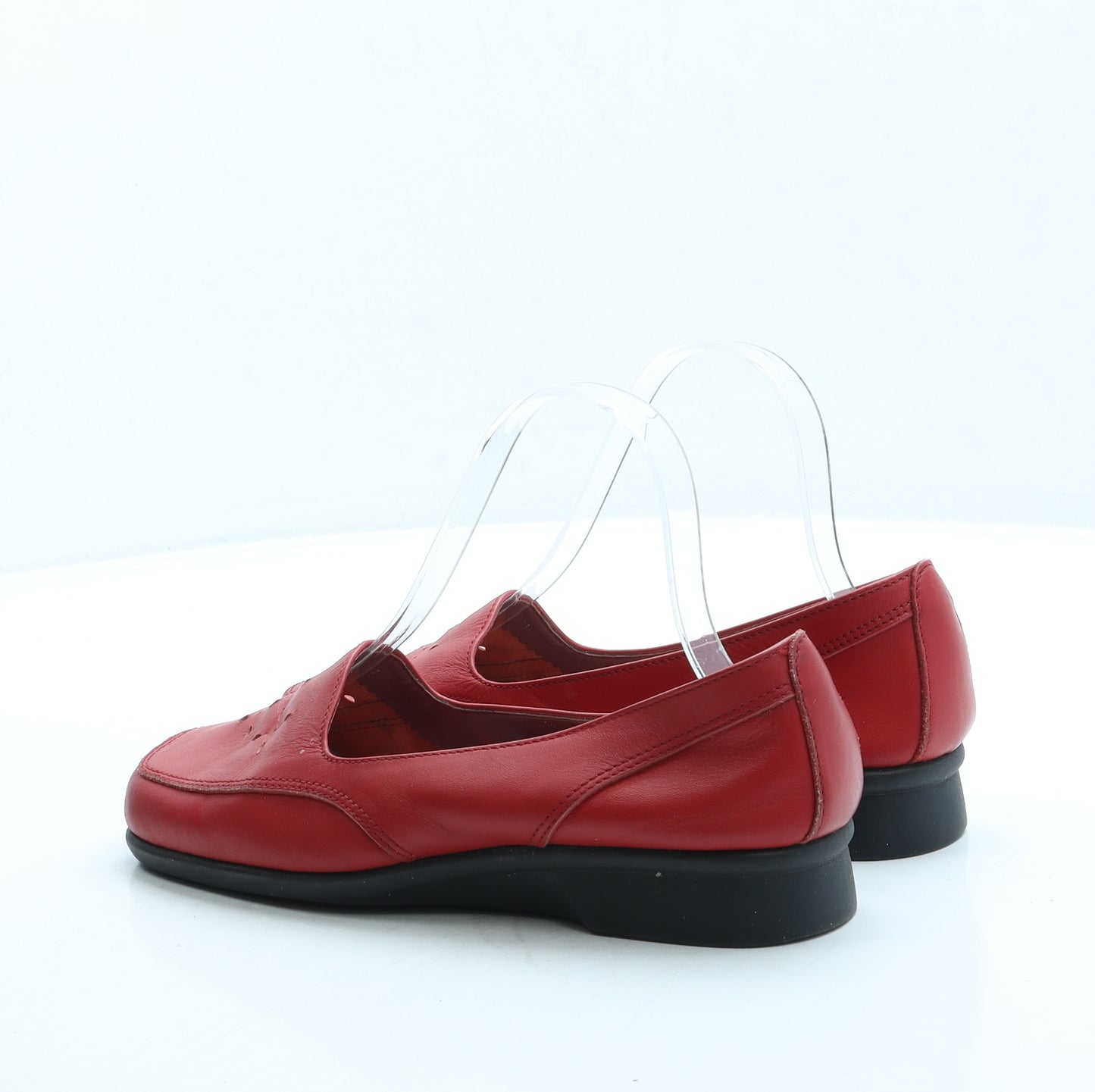 Preworn Womens Red Leather Slip On Flat UK 4 - Cut out detail