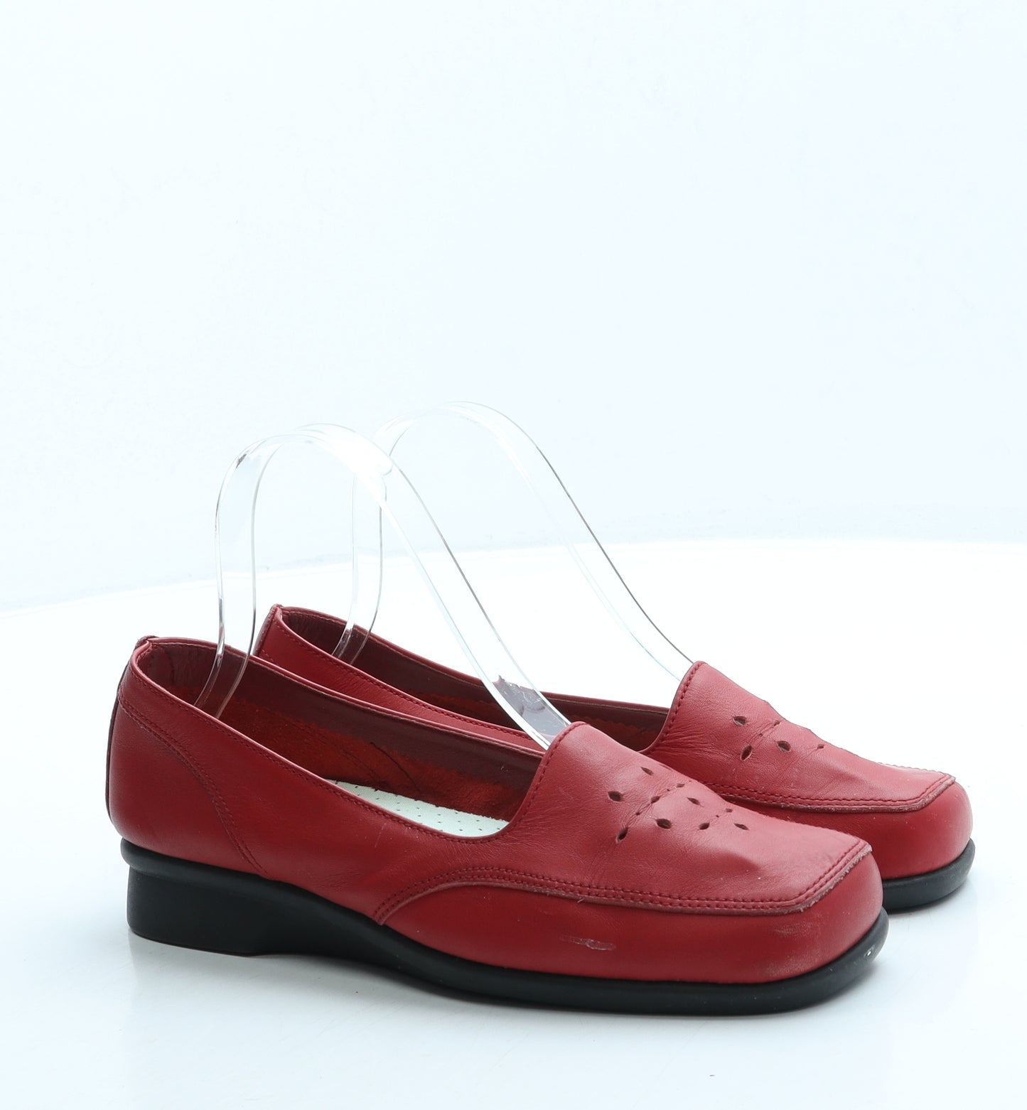Preworn Womens Red Leather Slip On Flat UK 4 - Cut out detail