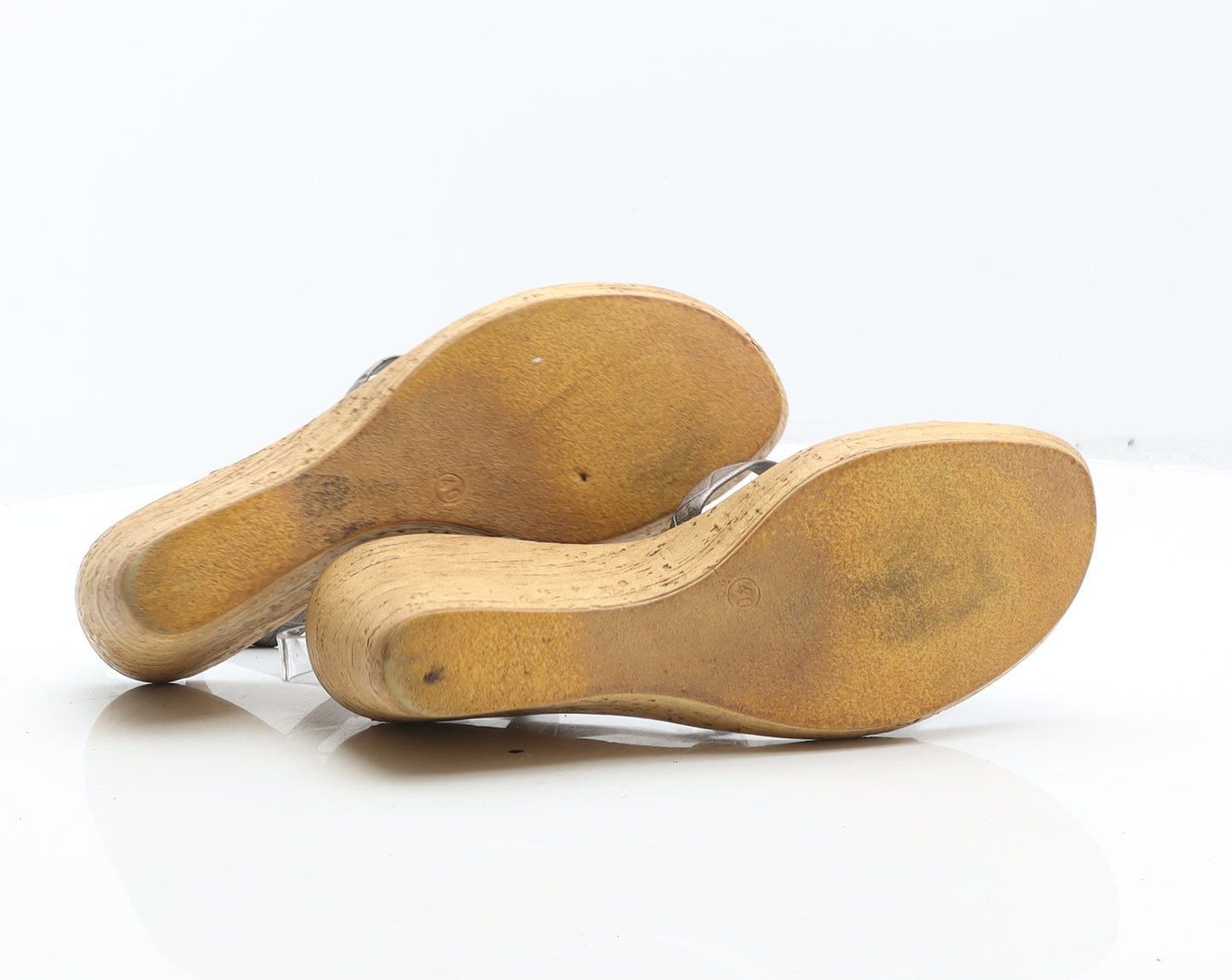 Preworn Womens Silver Leather Court Heel UK 7 40