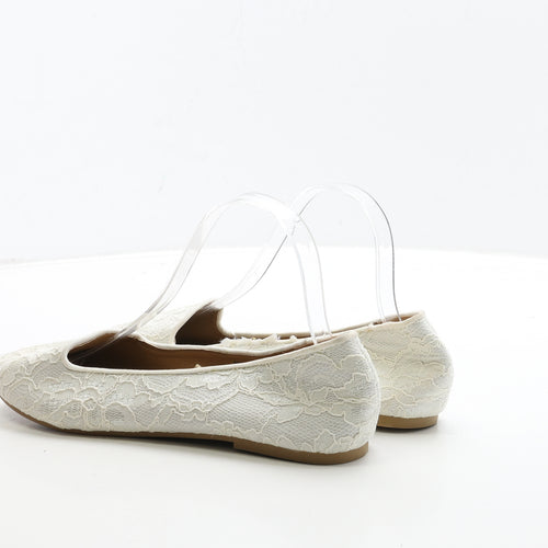 Atmosphere Womens White Geometric Fabric Flat UK 7 40