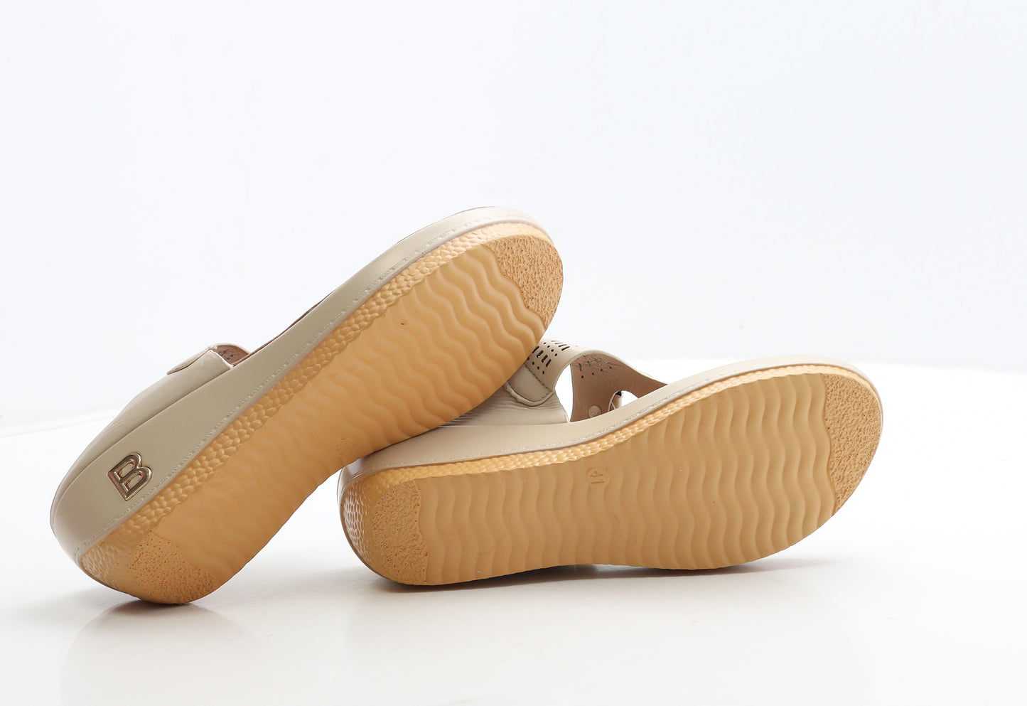 Preworn Womens Beige Leather Thong Sandal UK 7 41