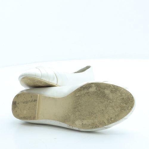 Preworn Girls Ivory Polyester Ballet Flat UK 3 - Bridal Party