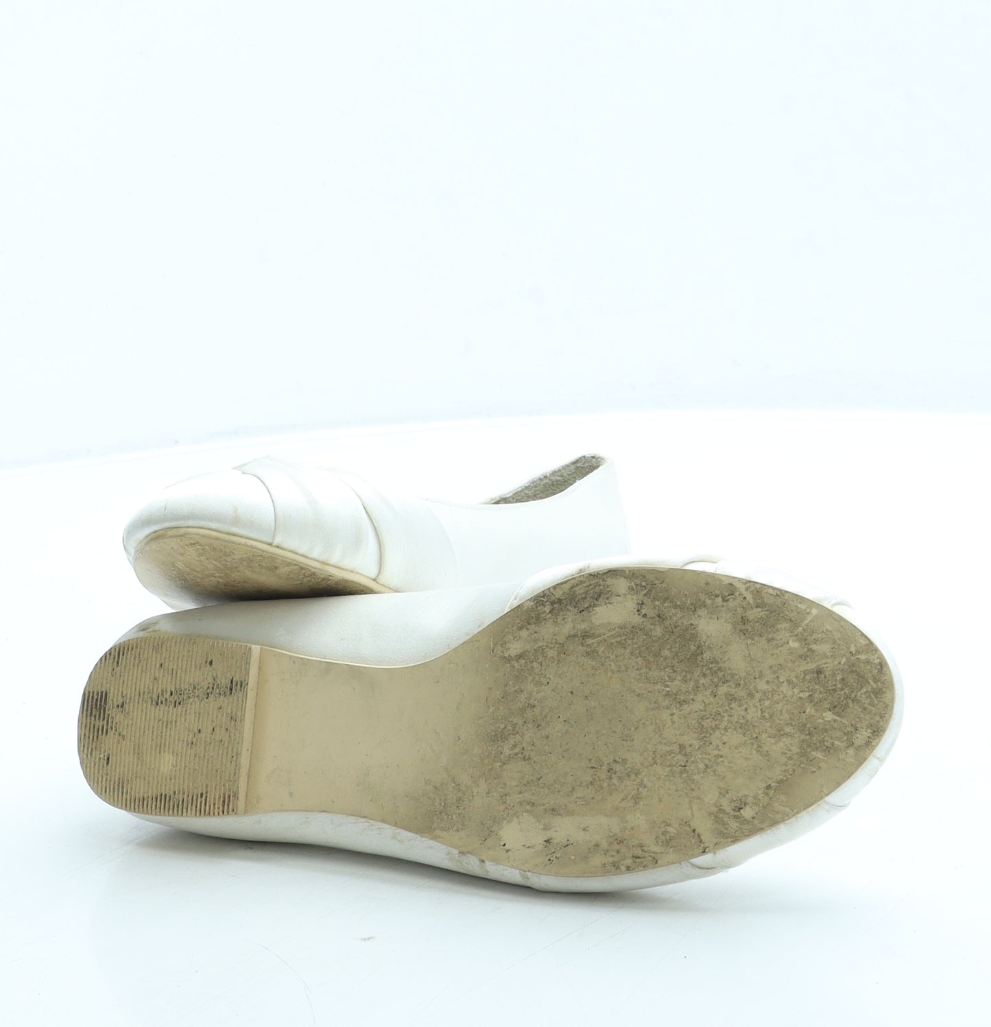 Preworn Girls Ivory Polyester Ballet Flat UK 3 - Bridal Party