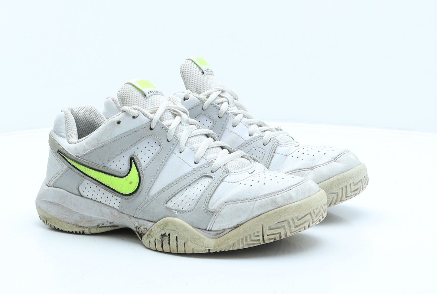 Nike Boys White Geometric Leather Trainer UK 6 39