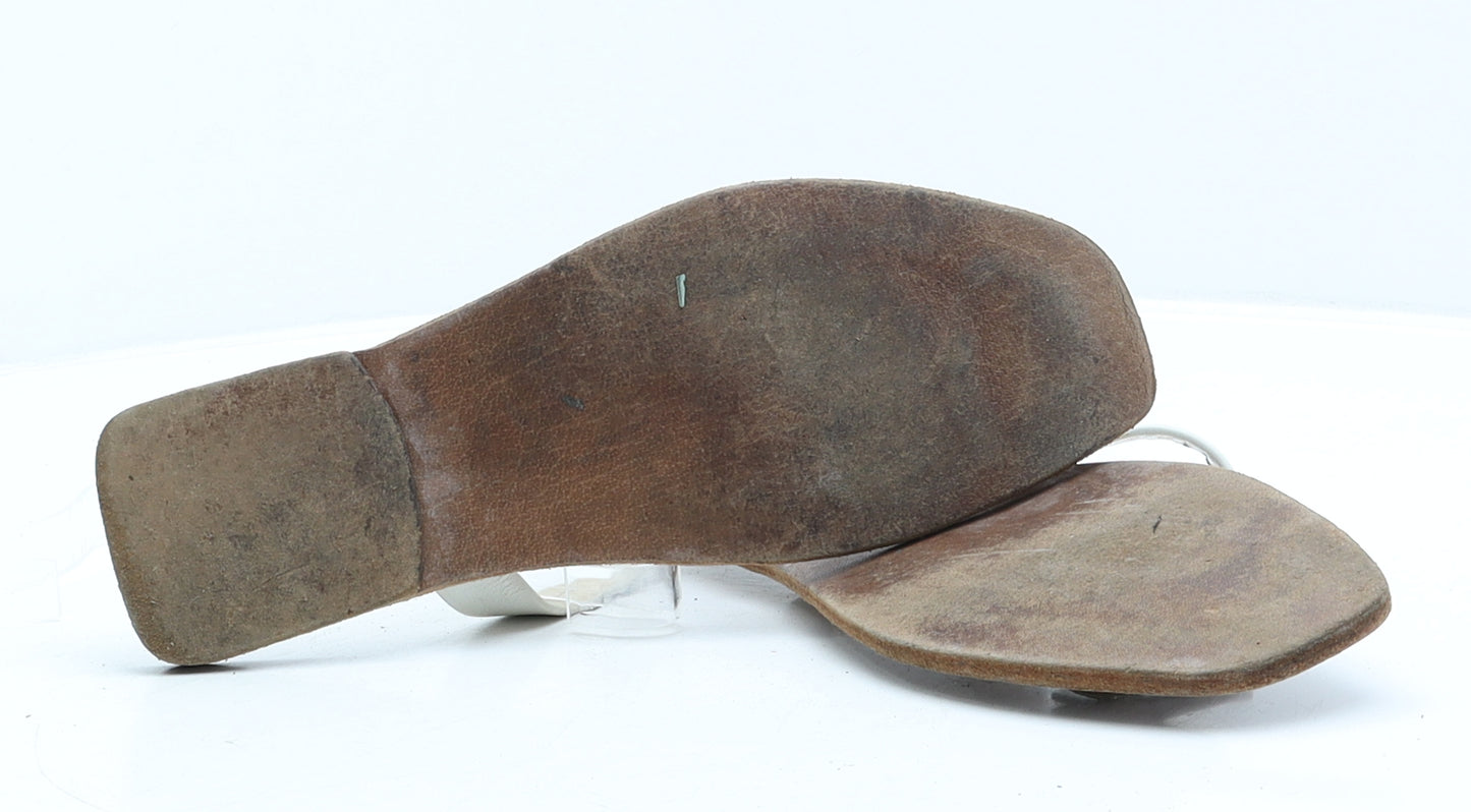 Preworn Womens Brown Leather Flat UK 7 40 - Flower Detail Thong