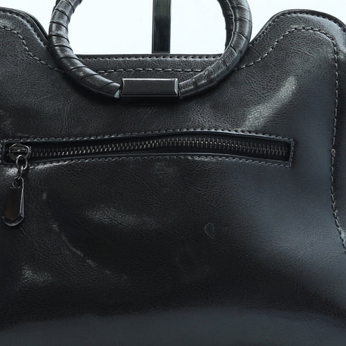 Preworn Womens Black Leather Satchel/Top Handle Bag Size Small