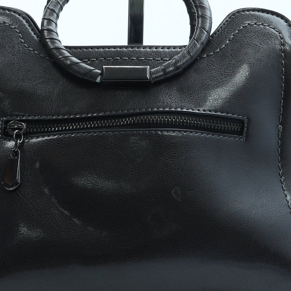 Preworn Womens Black Leather Satchel/Top Handle Bag Size Small