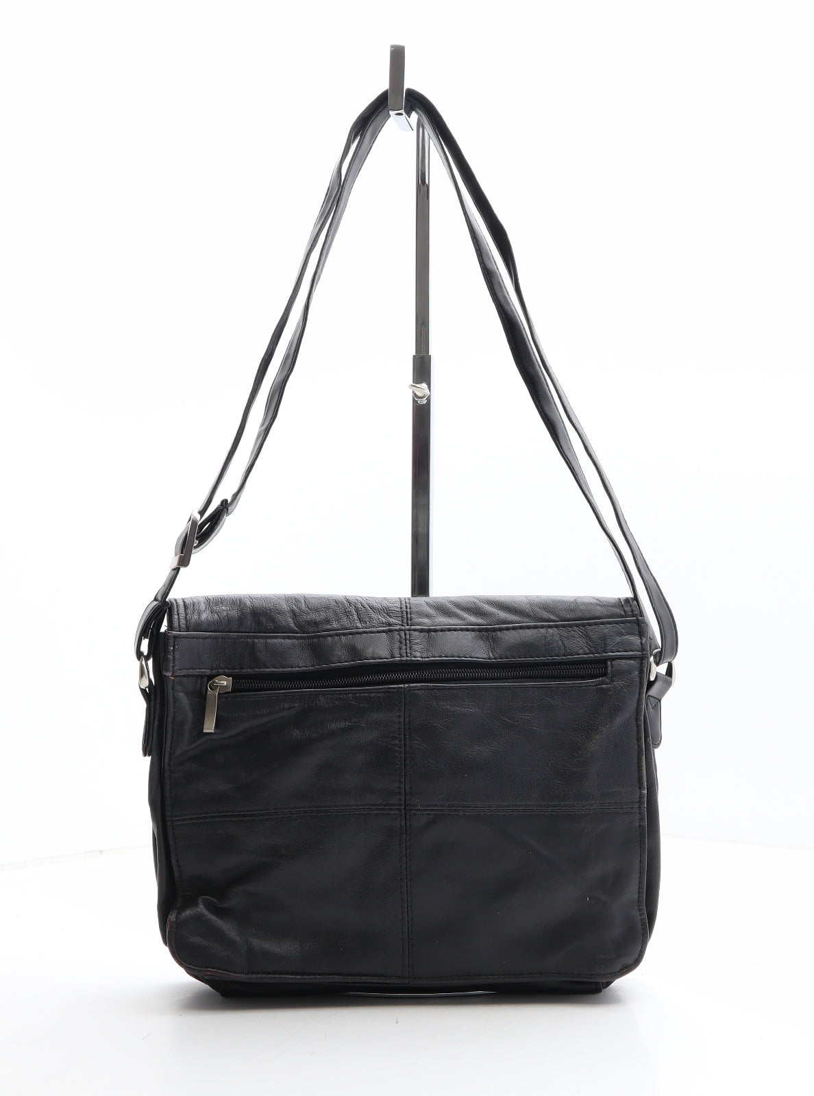 Preworn Womens Black Leather Saddle Bag Size Small