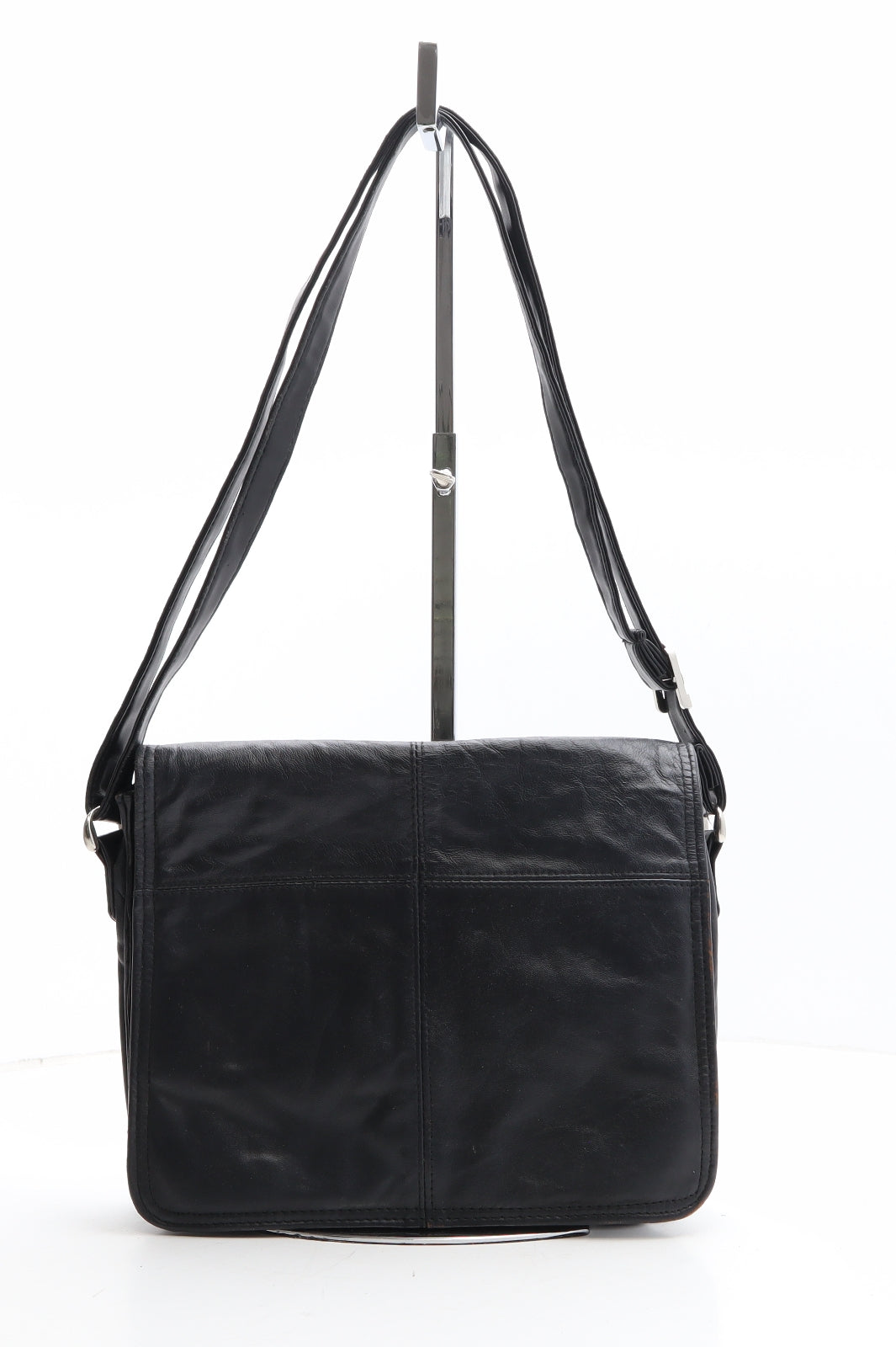 Preworn Womens Black Leather Saddle Bag Size Small