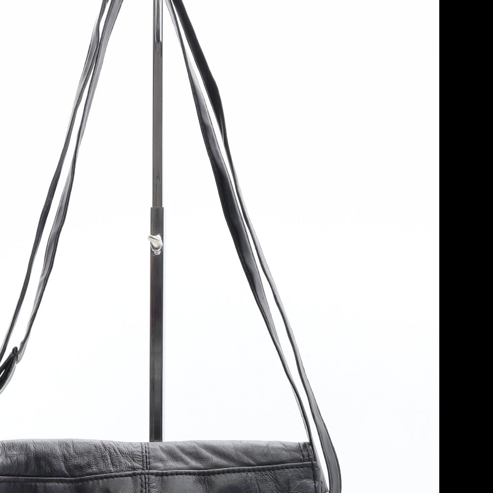 Preworn Womens Black Leather Saddle Bag Size Small