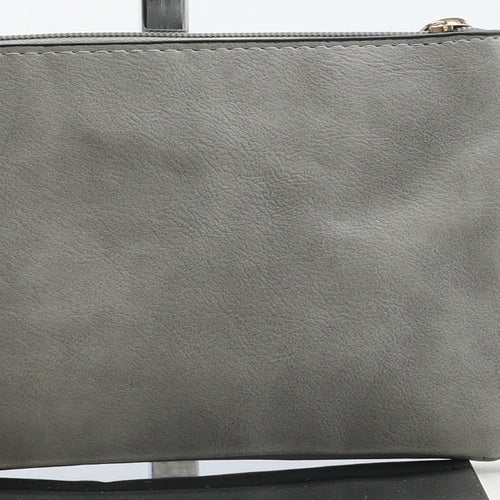 Preworn Womens Multicoloured Geometric Polyester Clutch Size Small