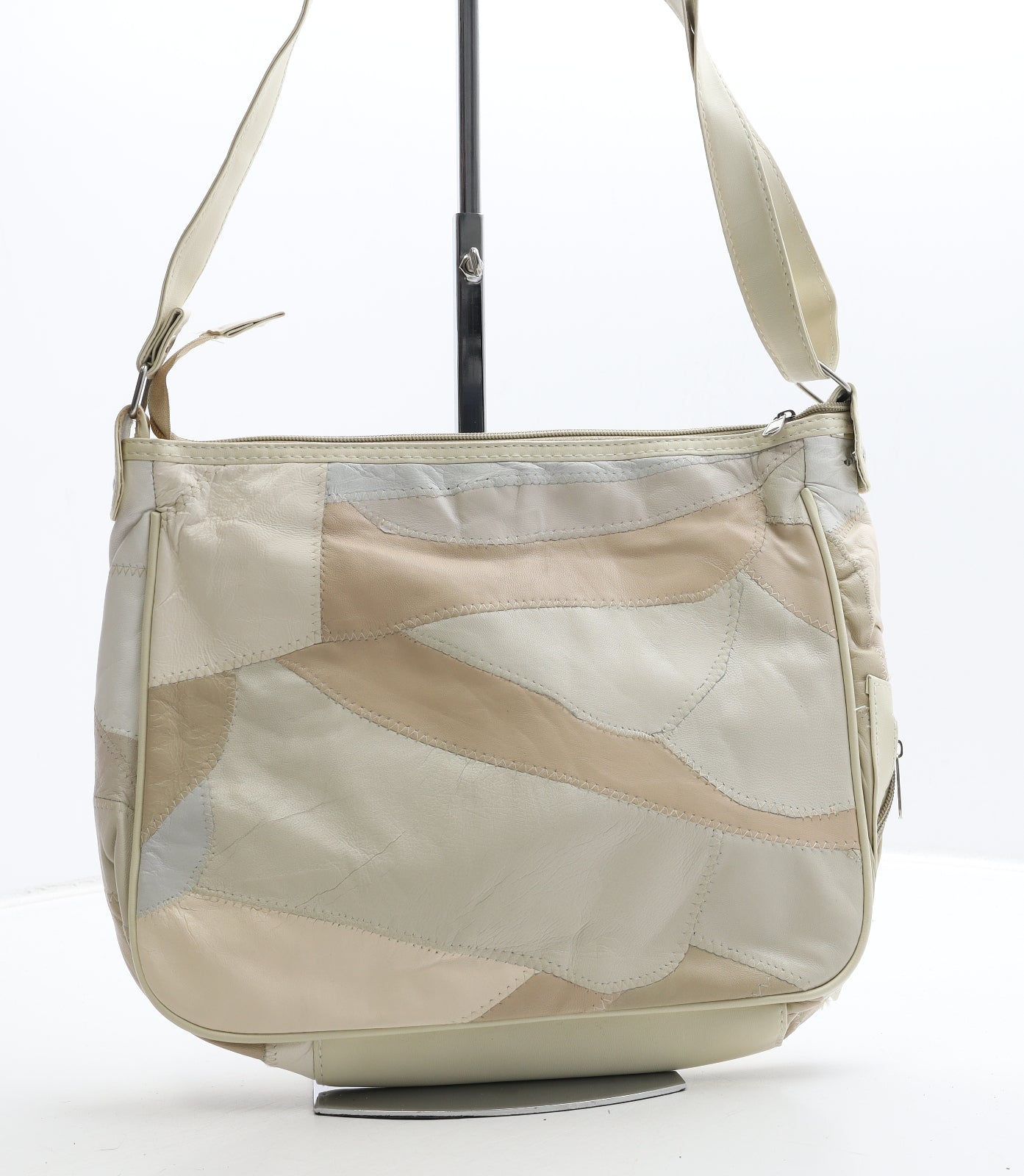 Preworn Womens Beige Geometric Leather Crossbody Size Medium