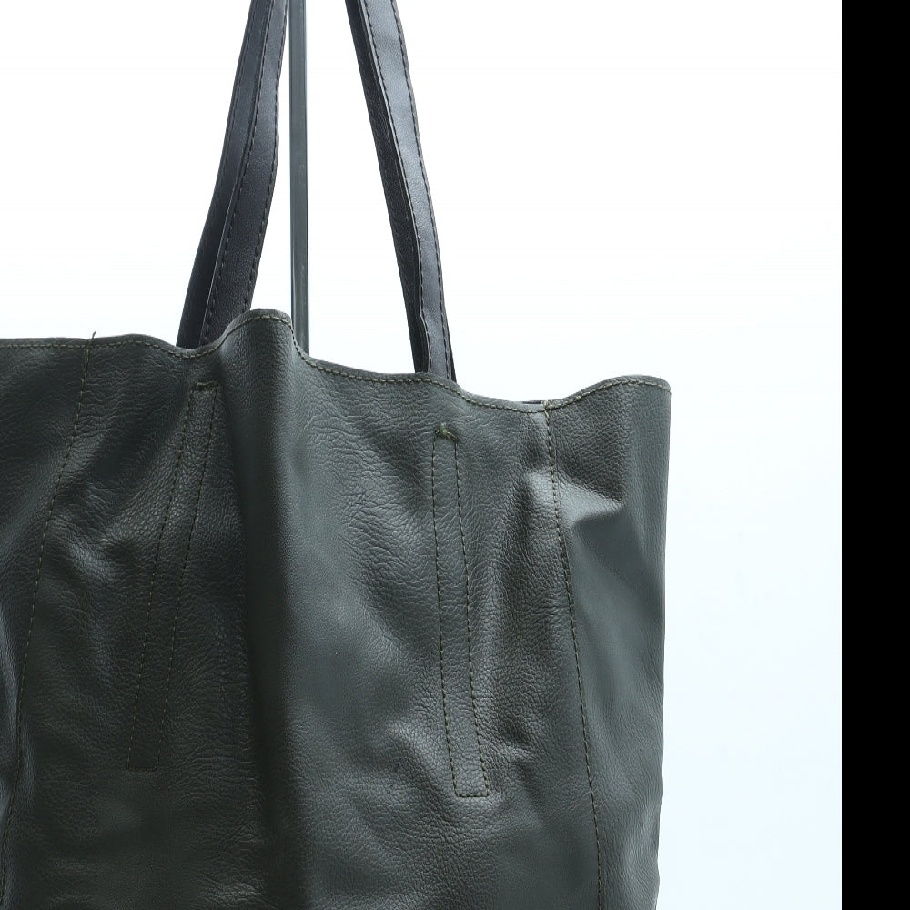 Preworn Womens Green Leather Hobo Bag Size Large