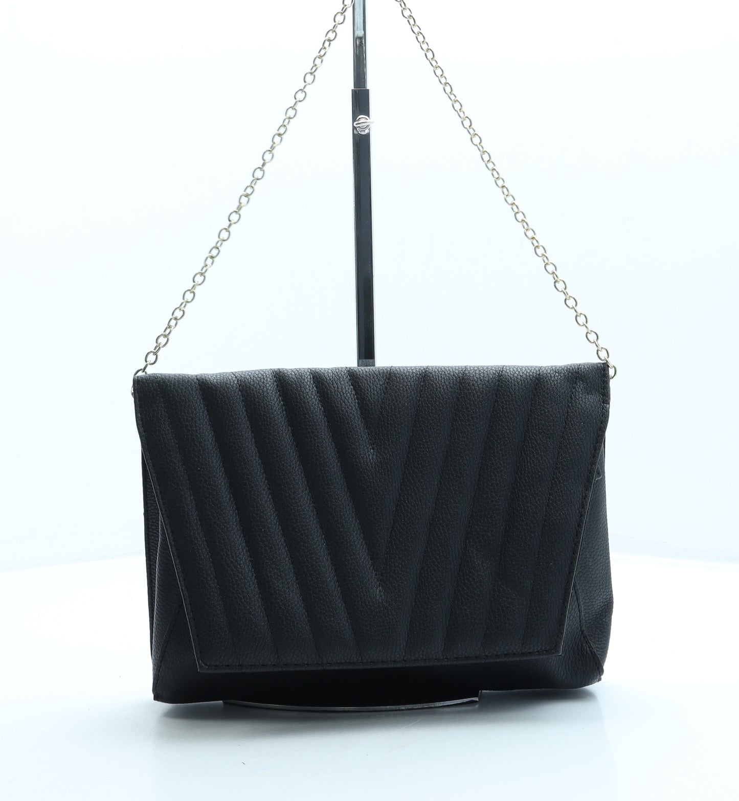 Preworn Womens Black Geometric Leather Clutch Size Small