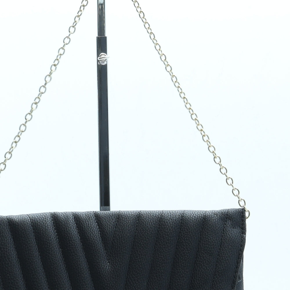 Preworn Womens Black Geometric Leather Clutch Size Small