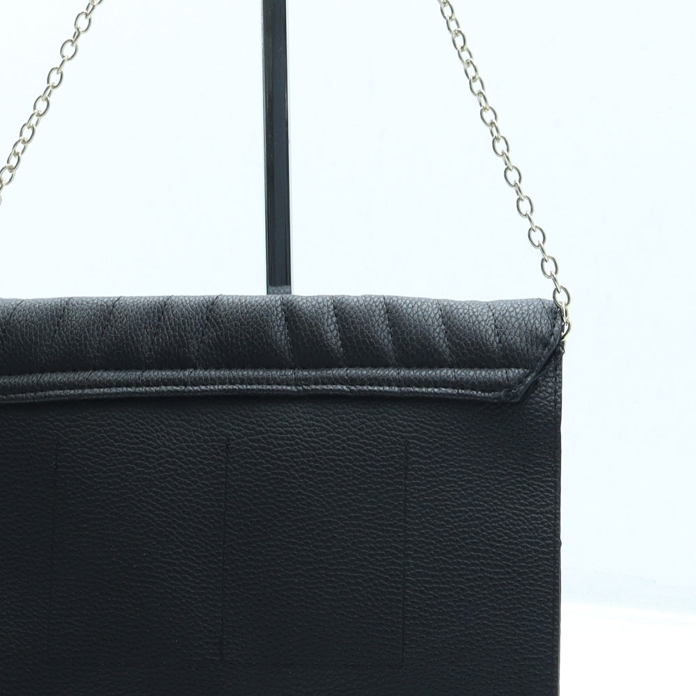 Preworn Womens Black Geometric Leather Clutch Size Small