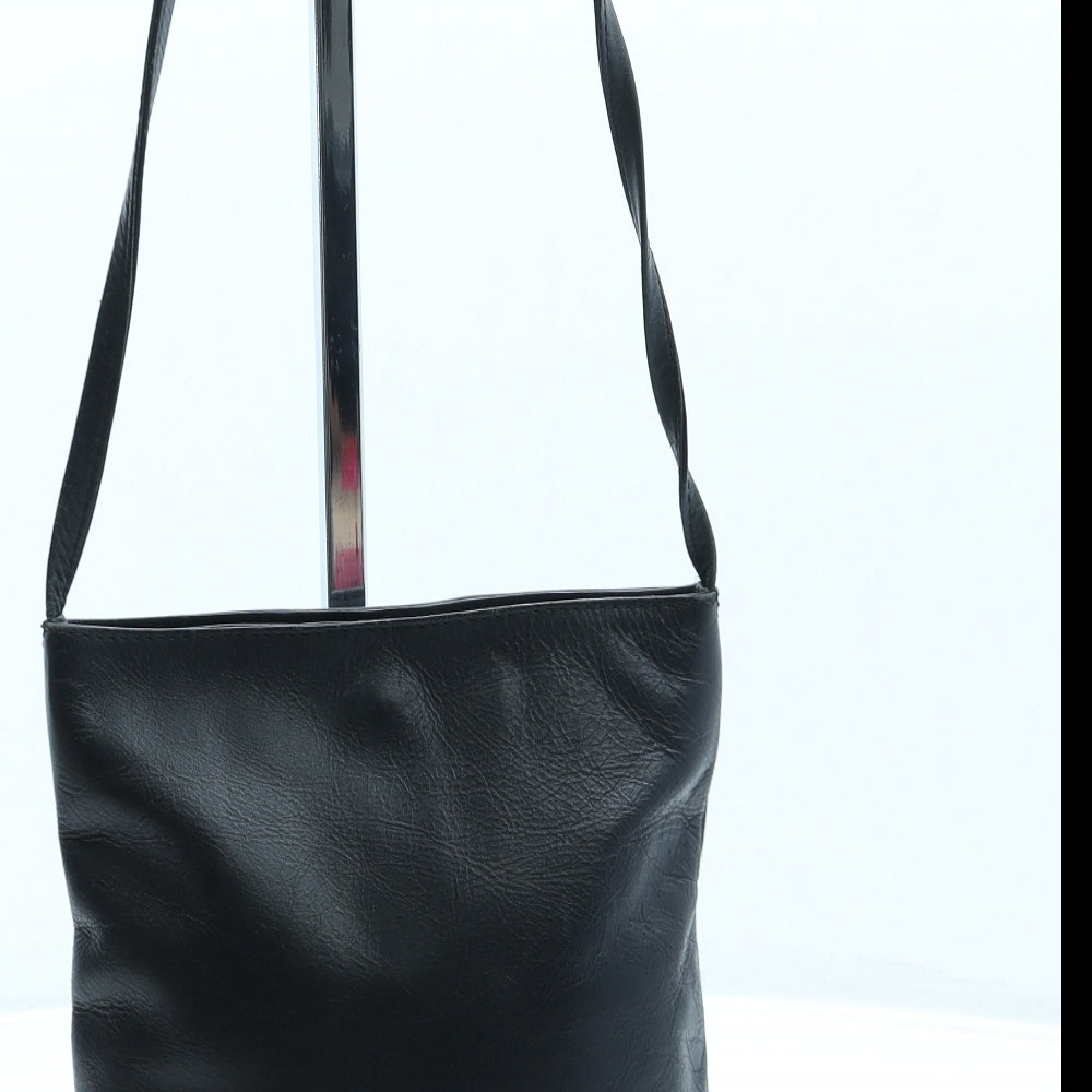 Preworn Womens Black Leather Crossbody Size Small