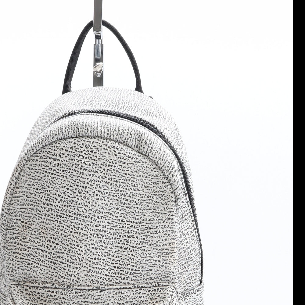 Atmosphere Womens Zebra Striped Polyethylene Backpack Size Medium