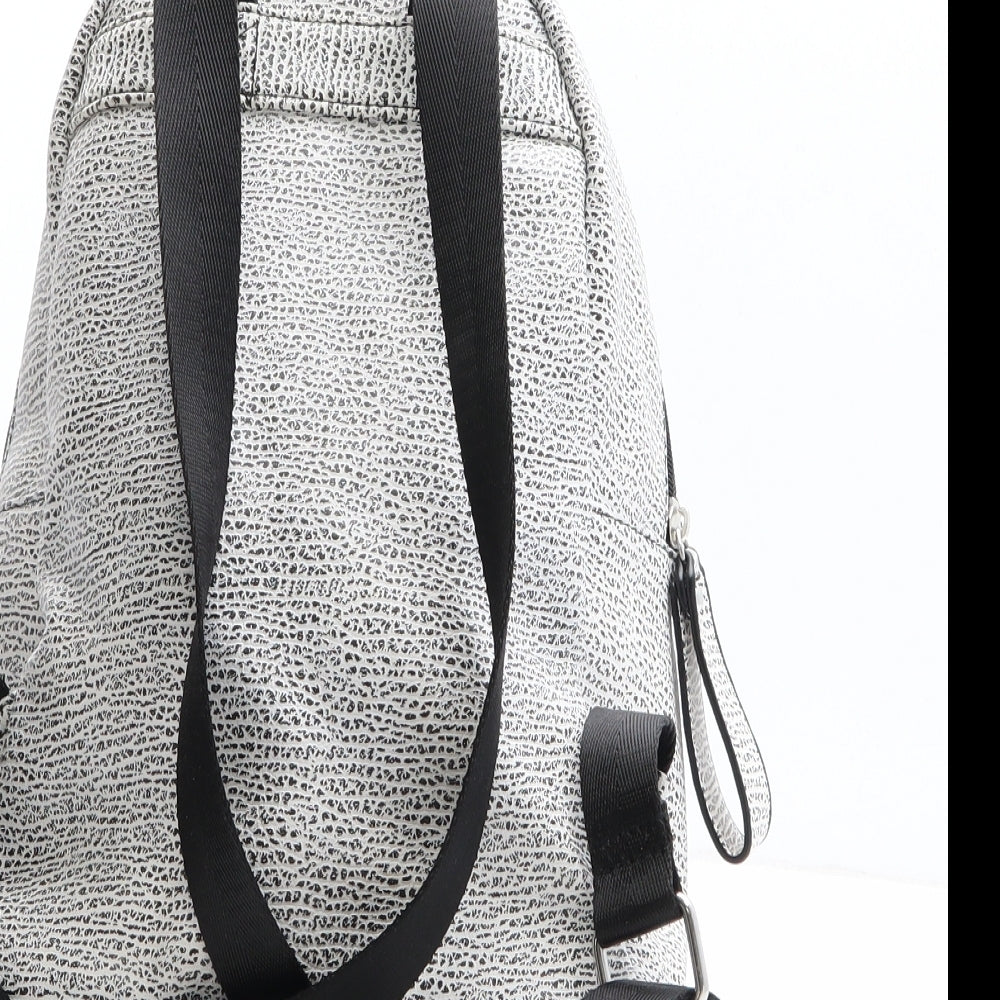 Atmosphere Womens Zebra Striped Polyethylene Backpack Size Medium