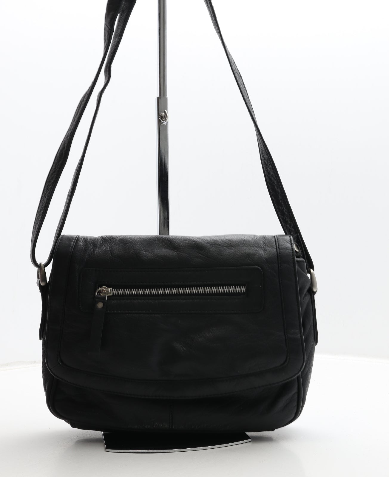 Preworn Womens Black Polyurethane Shoulder Bag Size Medium