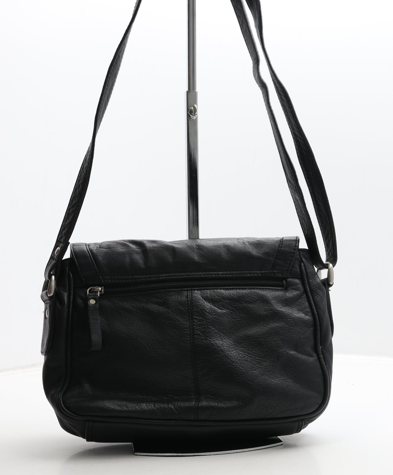 Preworn Womens Black Polyurethane Shoulder Bag Size Medium