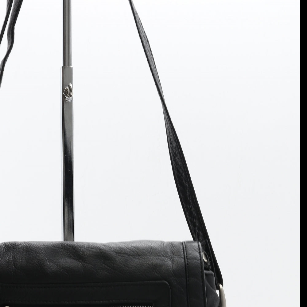 Preworn Womens Black Polyurethane Shoulder Bag Size Medium