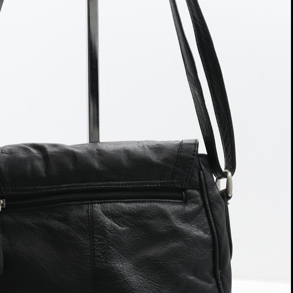 Preworn Womens Black Polyurethane Shoulder Bag Size Medium