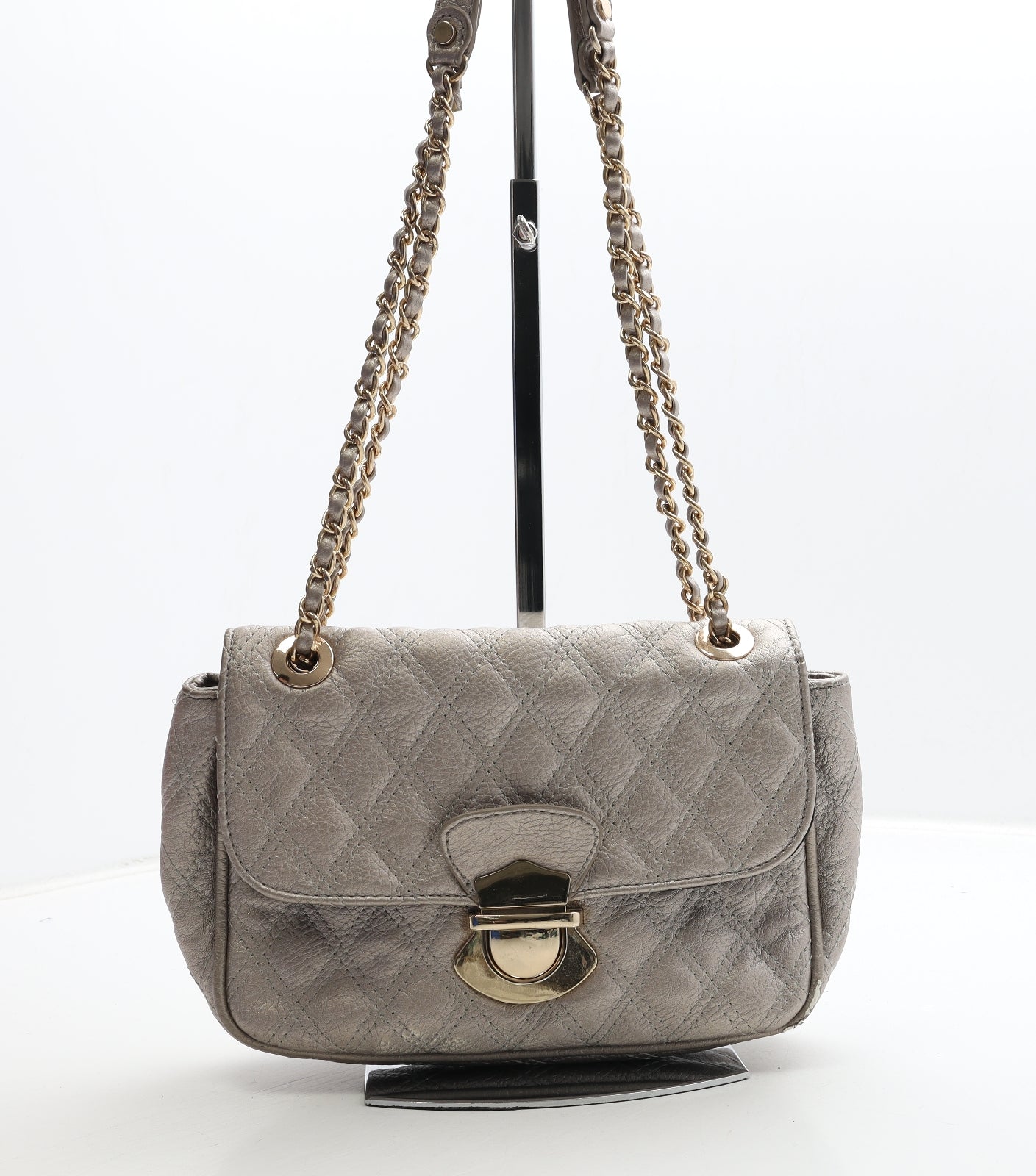 Preworn Womens Gold Geometric Polyurethane Shoulder Bag Size Medium