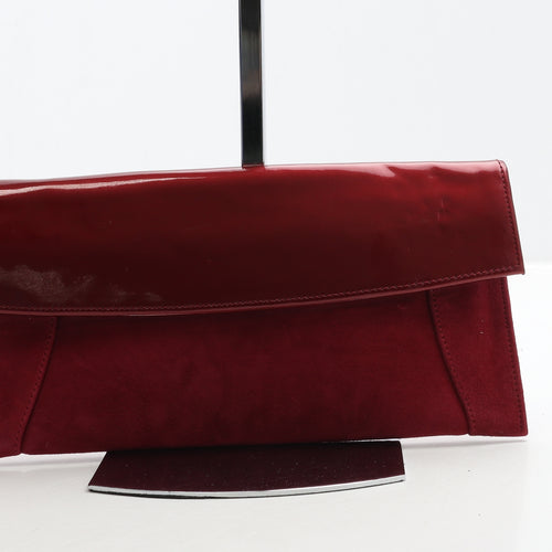Preworn Womens Red Polyurethane Clutch Size Small