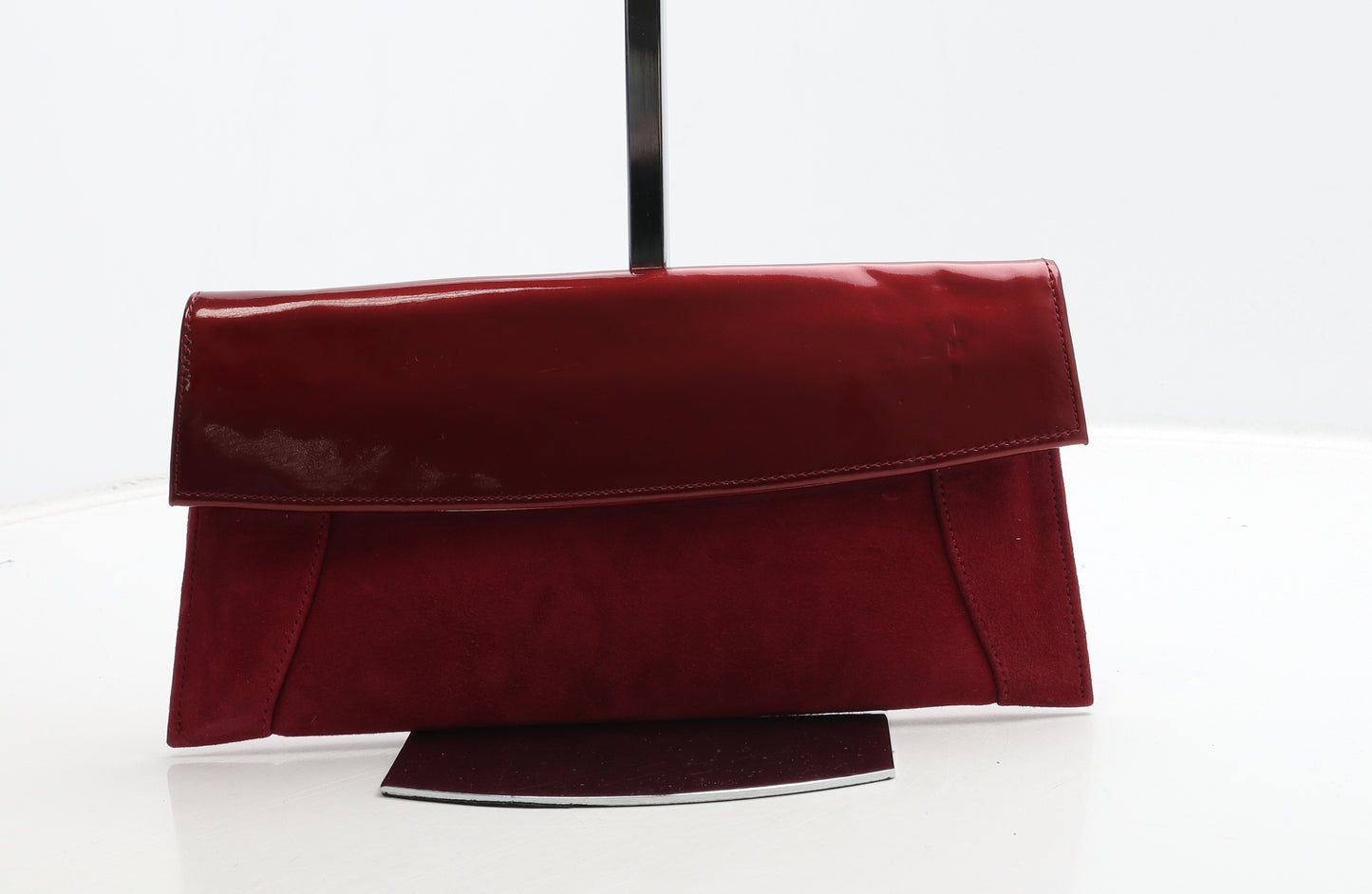 Preworn Womens Red Polyurethane Clutch Size Small