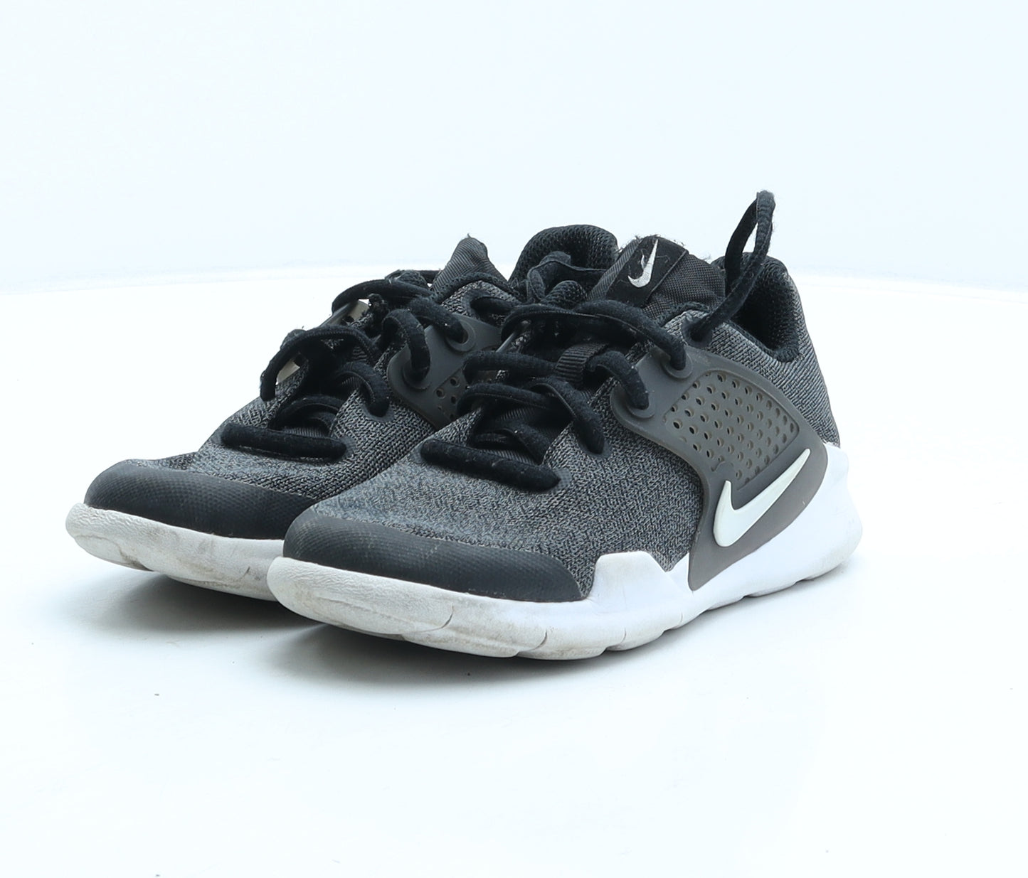 Nike Boys Black Fabric Trainer UK 11