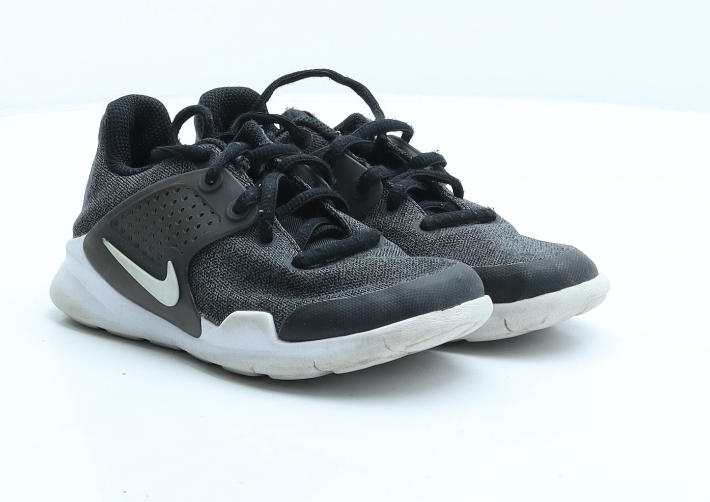 Nike Boys Black Fabric Trainer UK 11