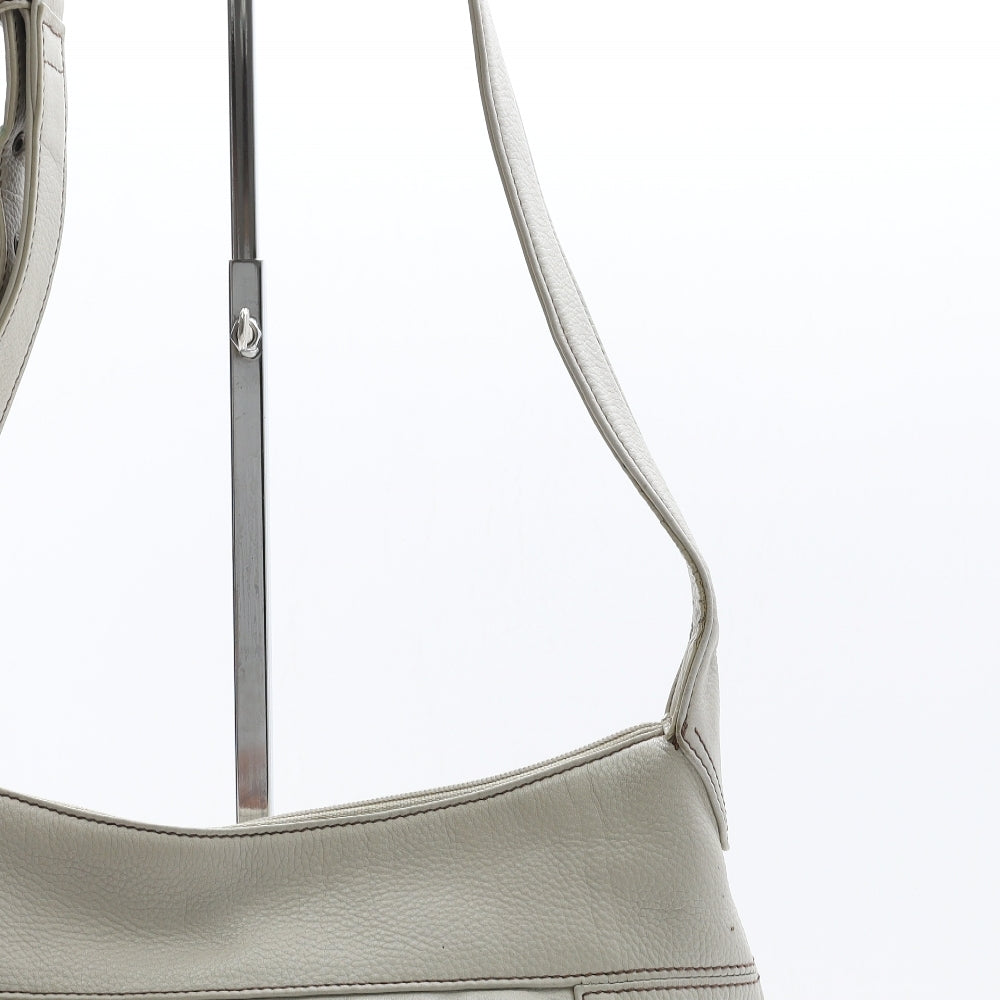 Preworn Womens Begonia Pink Polyurethane Shoulder Bag Size Medium