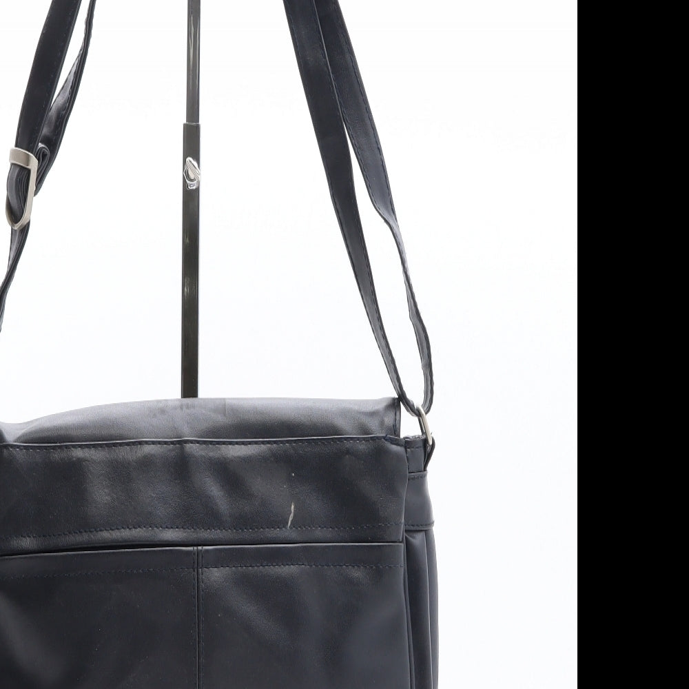 Preworn Womens Black Polyethylene Saddle Bag Size Medium
