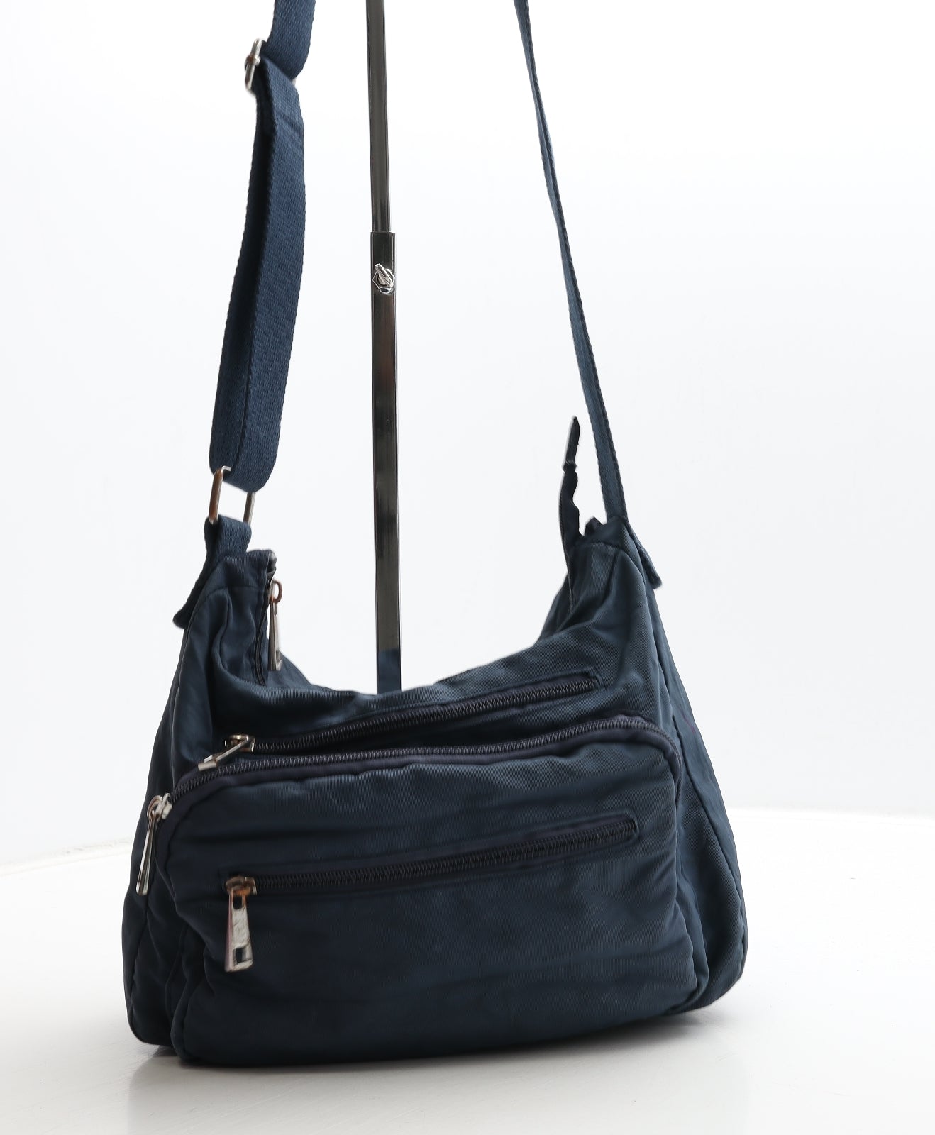 Isle Comfort Womens Blue Nylon Crossbody Size Small
